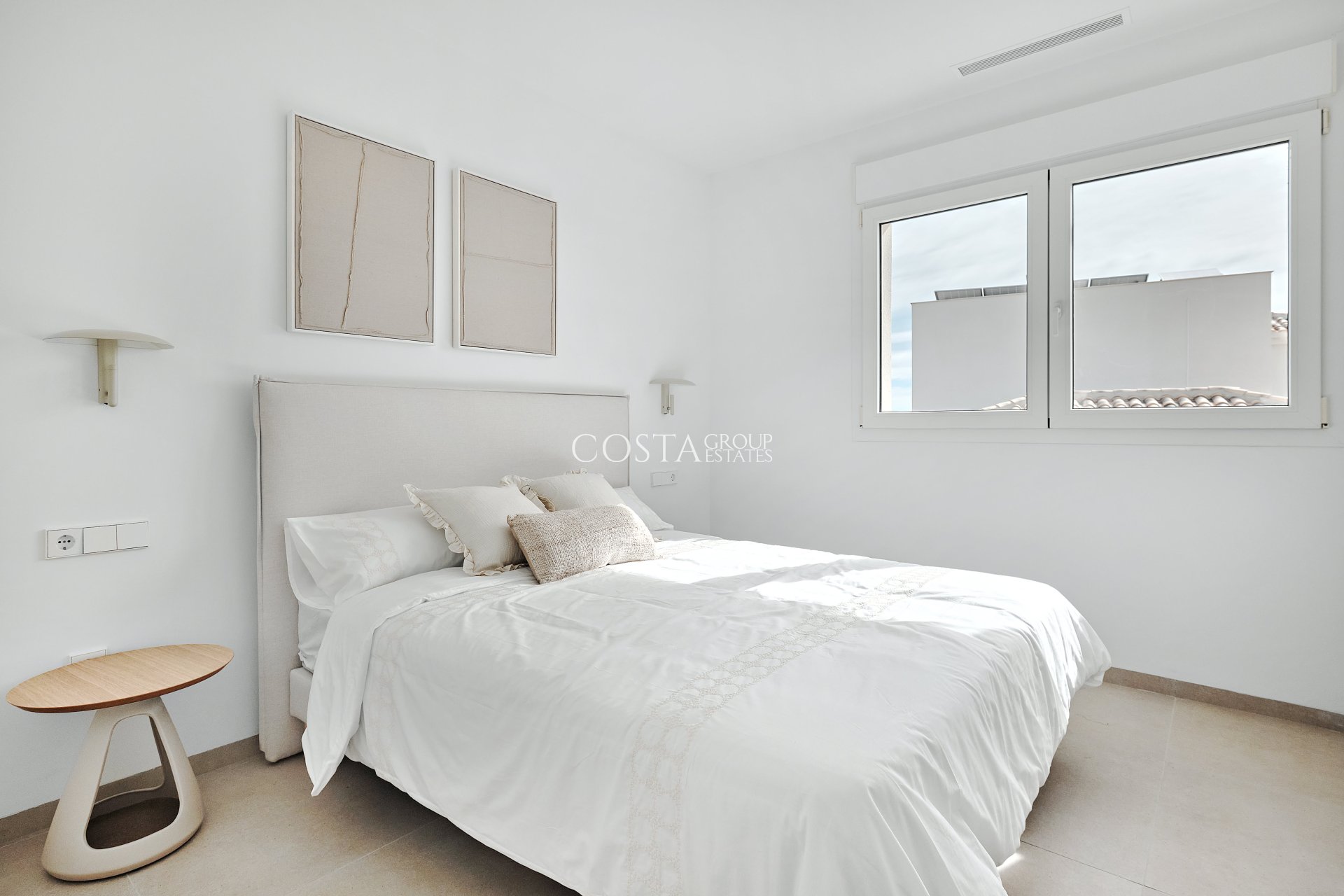 Nowy budynek - Willa -
La Herrada