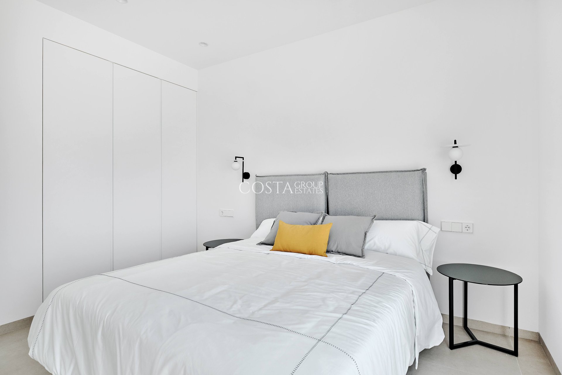 Nowy budynek - Willa -
La Herrada