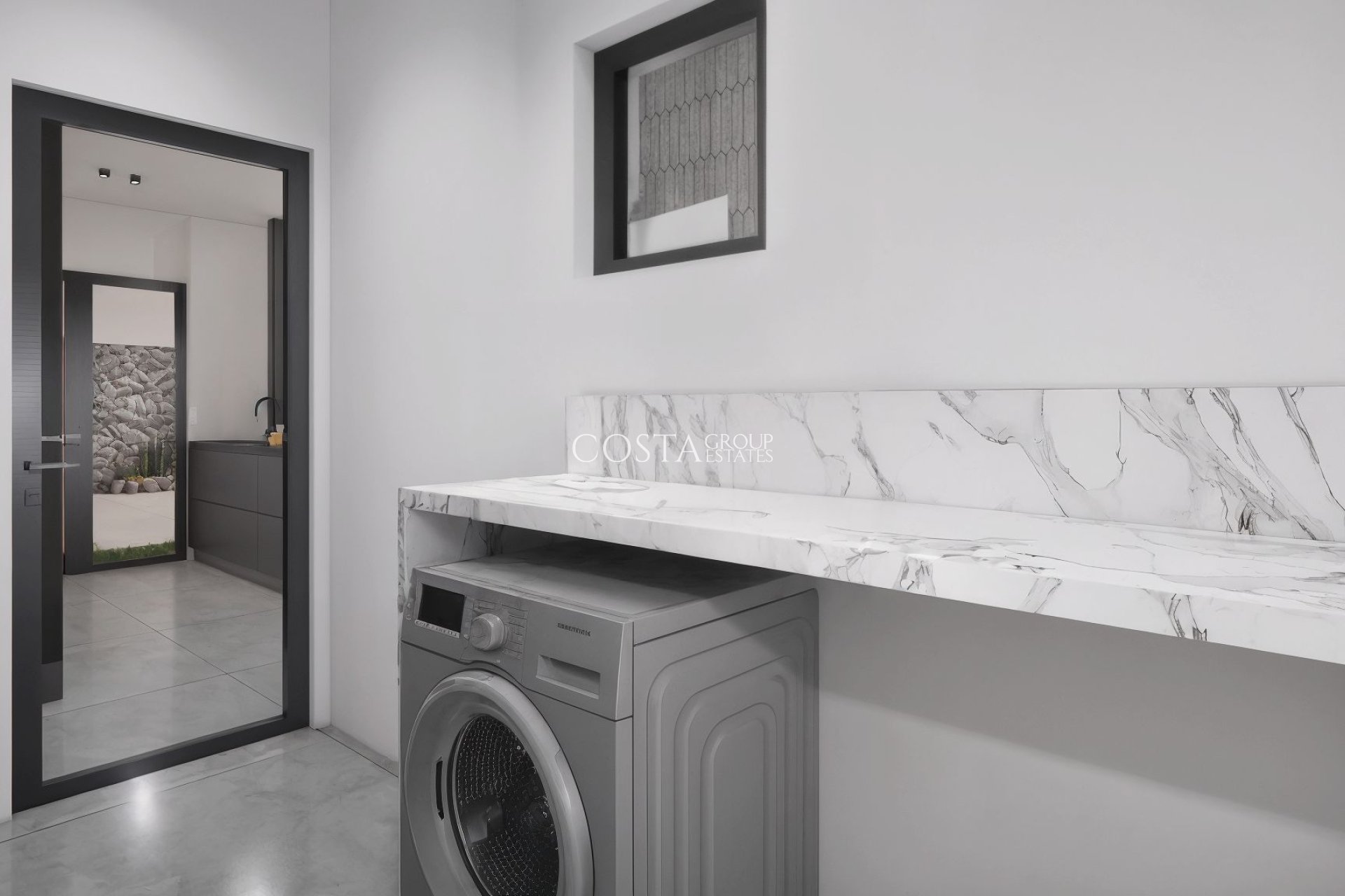 Nowy budynek - Willa -
La Herrada