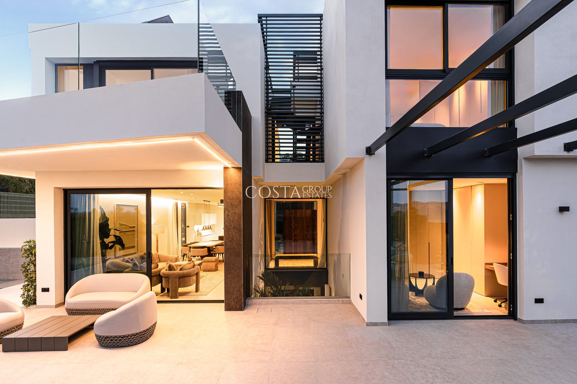 Nowy budynek - Willa -
La Nucía