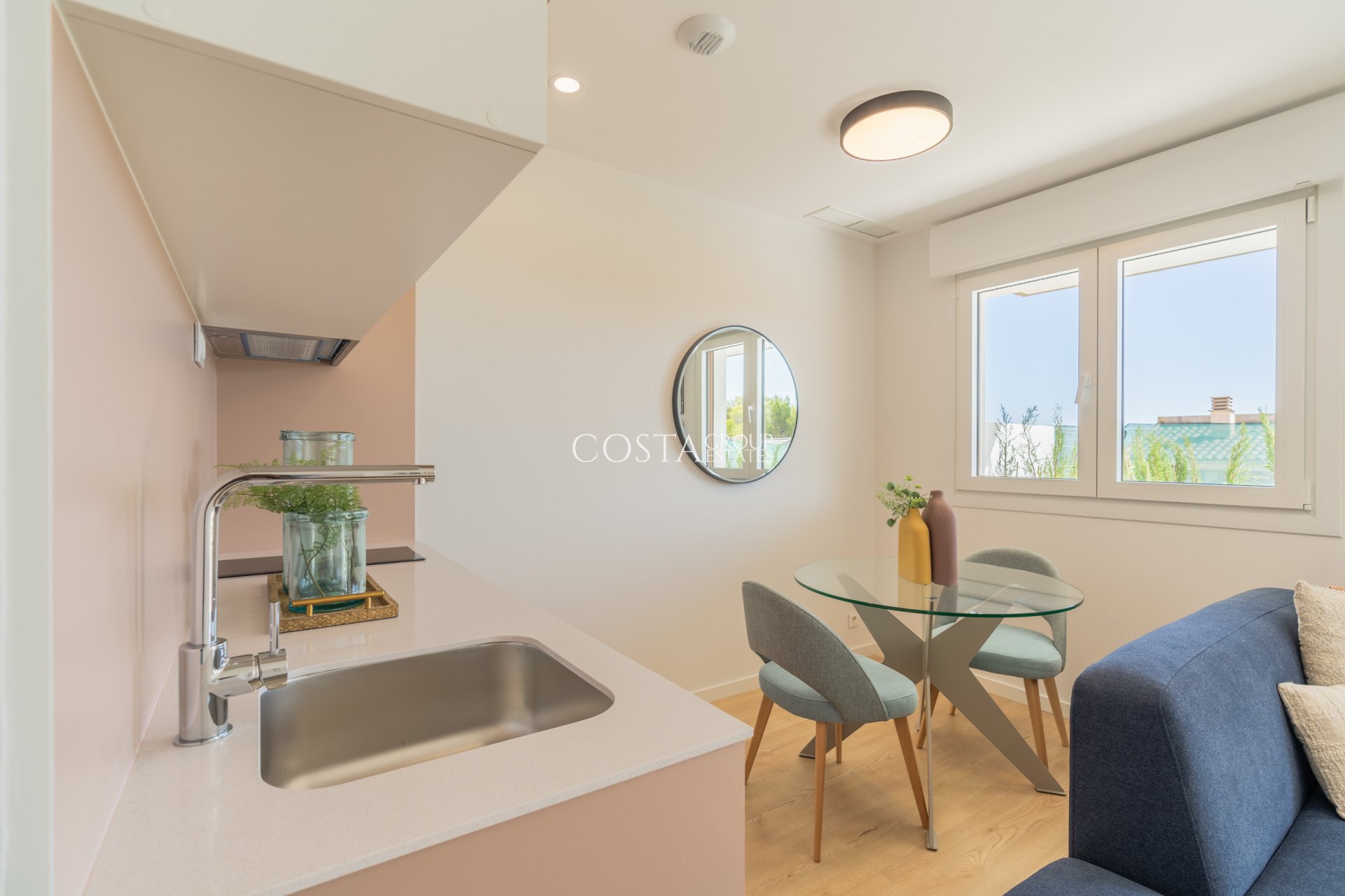 Nowy budynek - Willa -
La Nucía