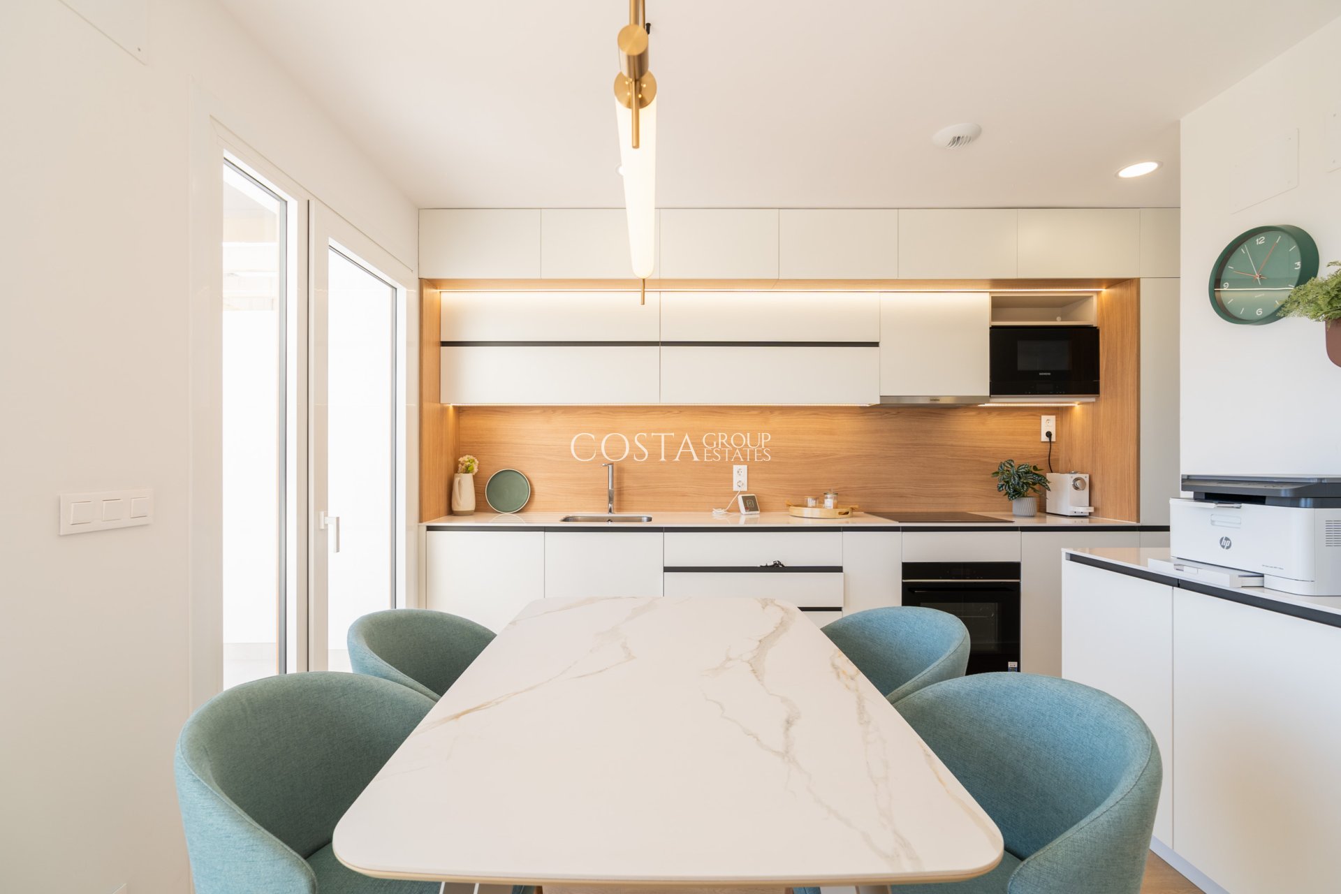 Nowy budynek - Willa -
La Nucía