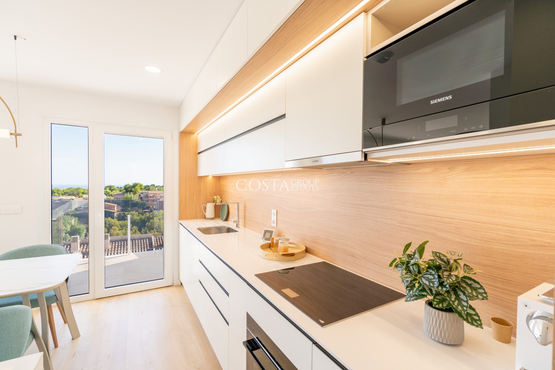 Nowy budynek - Willa -
La Nucía