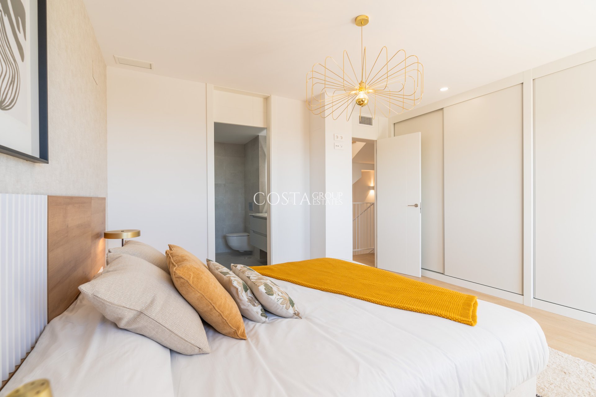 Nowy budynek - Willa -
La Nucía