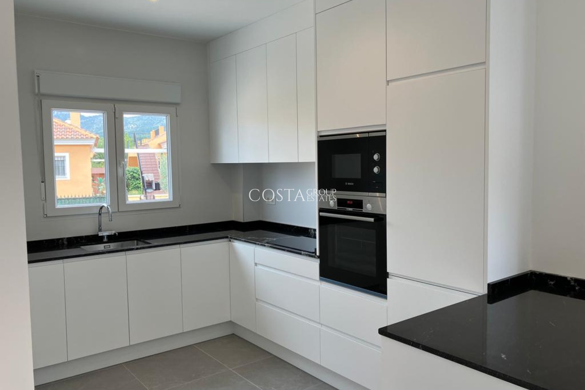 Nowy budynek - Willa -
La Romana