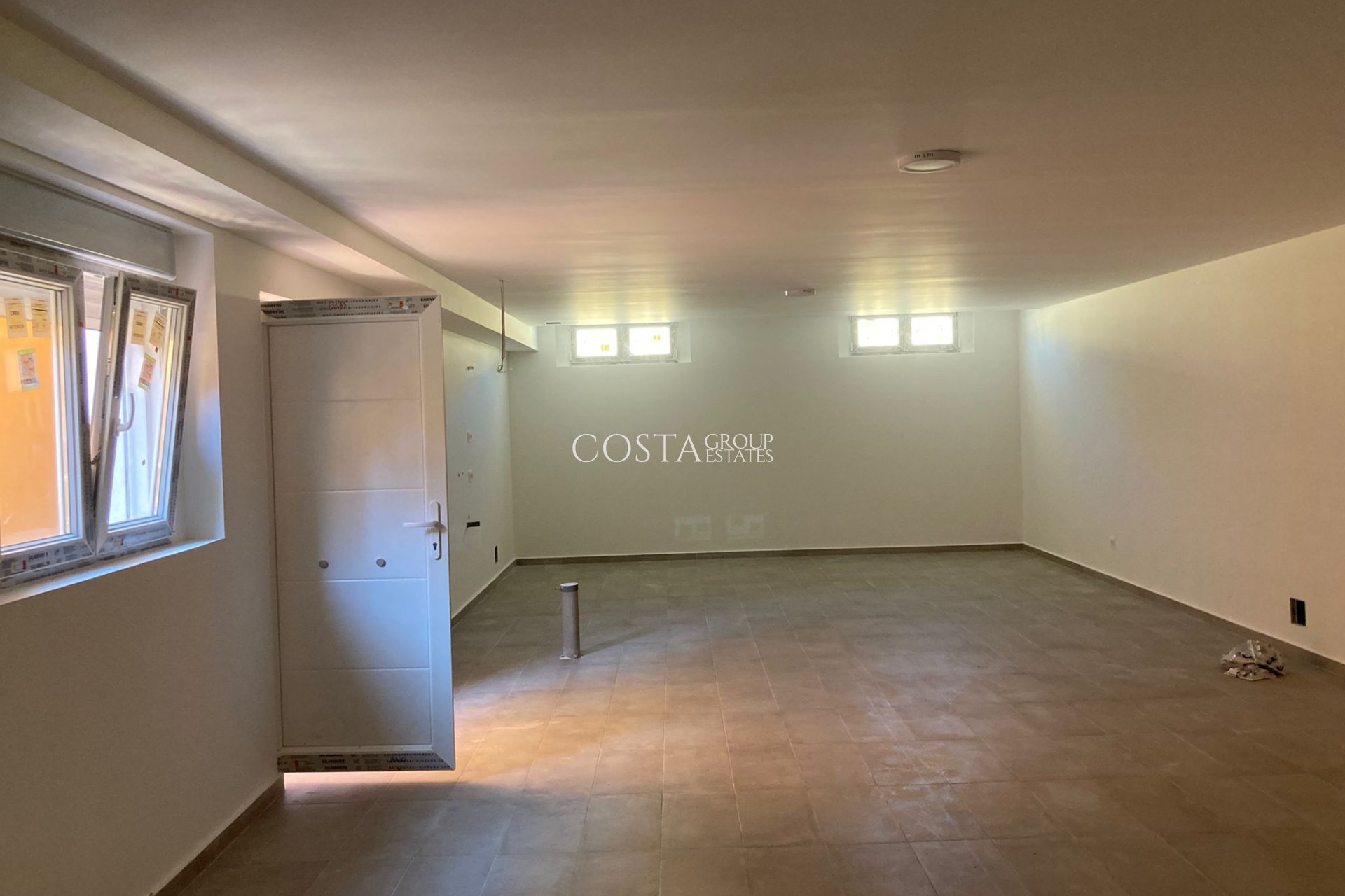 Nowy budynek - Willa -
La Romana