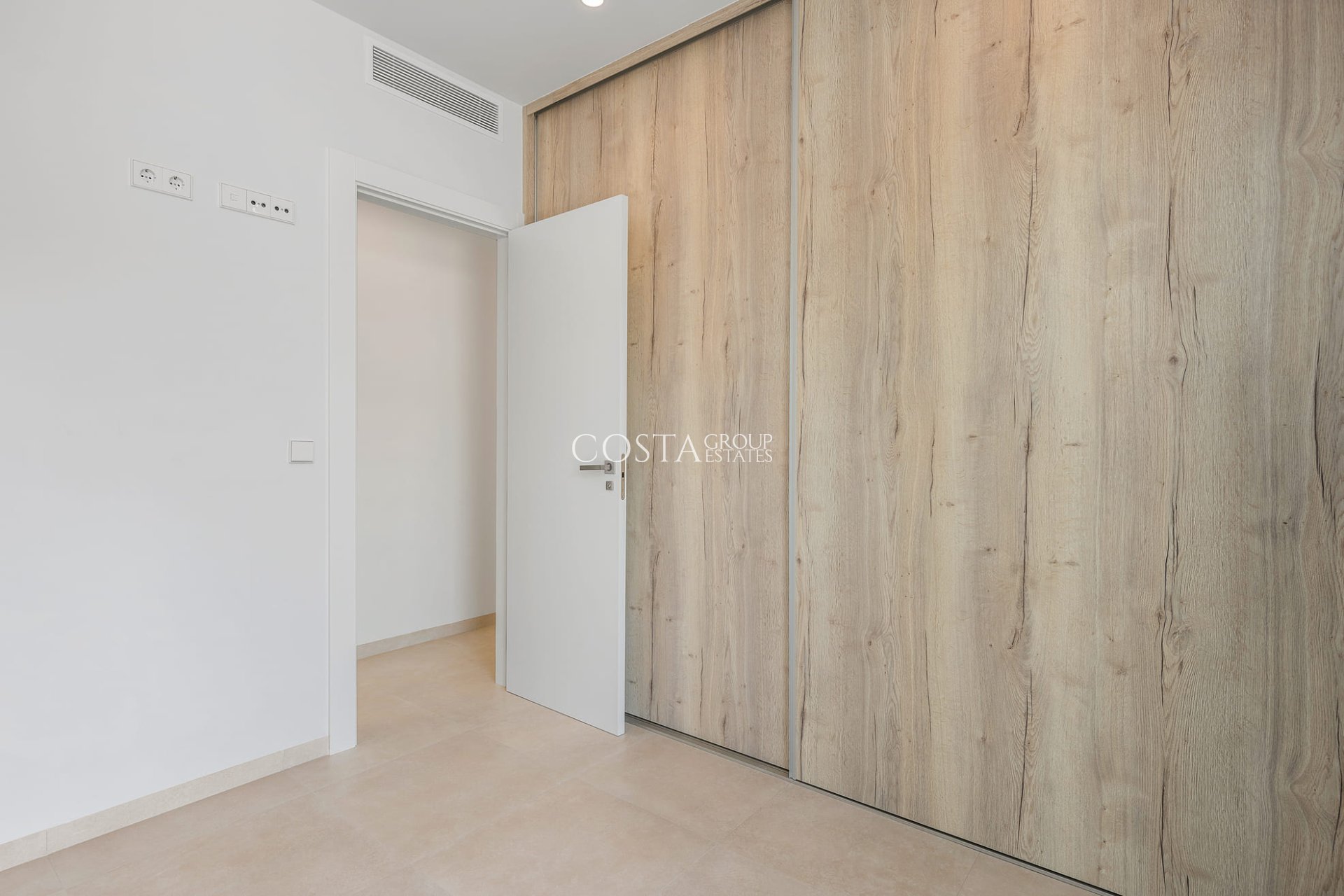 Nowy budynek - Willa -
Los Alcazares - Los Alcázares