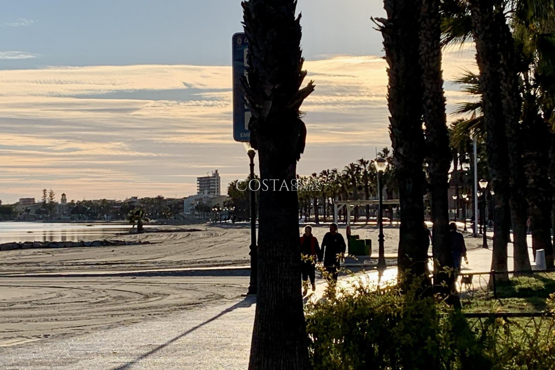 Nowy budynek - Willa -
Los Alcazares - Playa la Atascadera