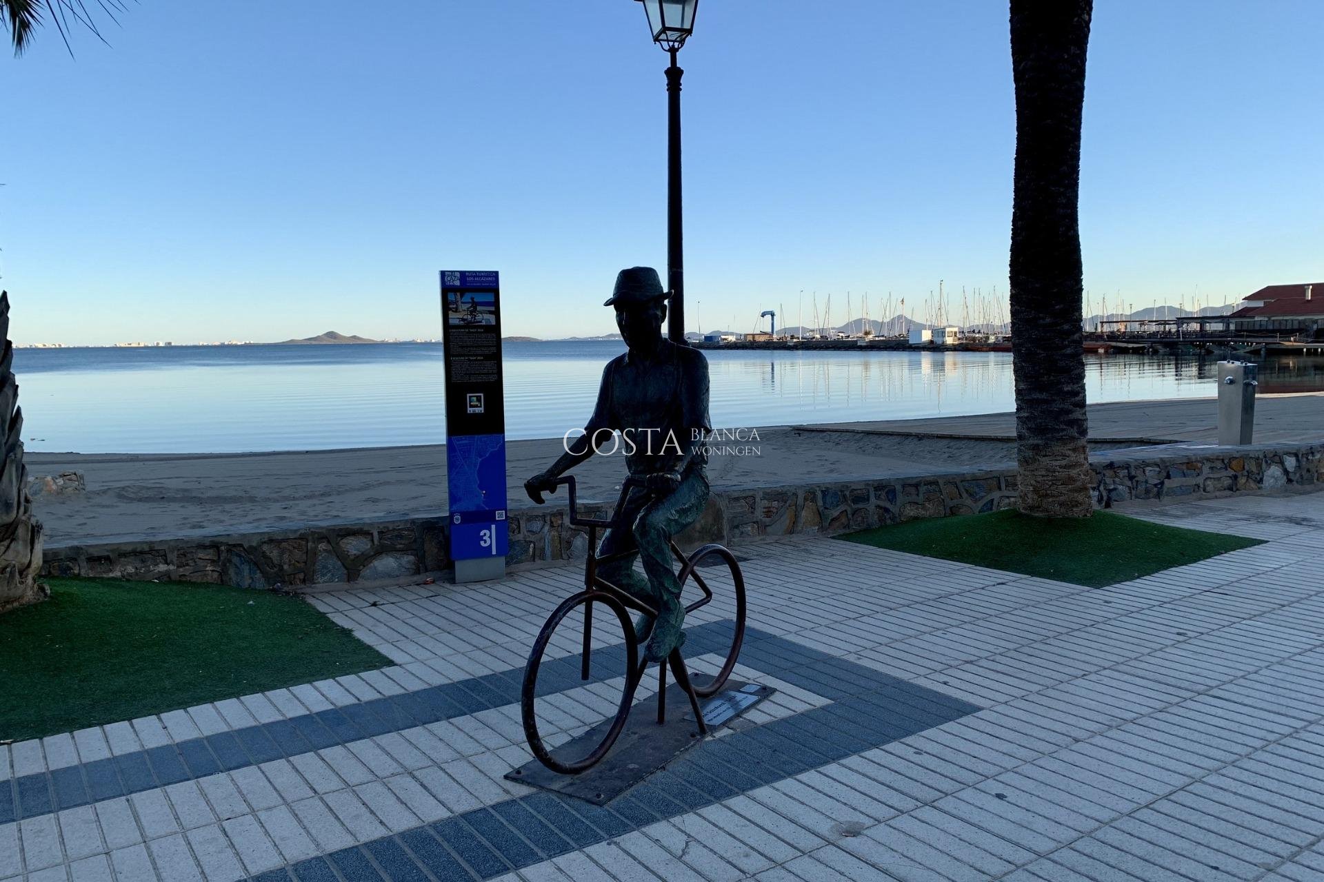 Nowy budynek - Willa -
Los Alcazares - Playa la Atascadera