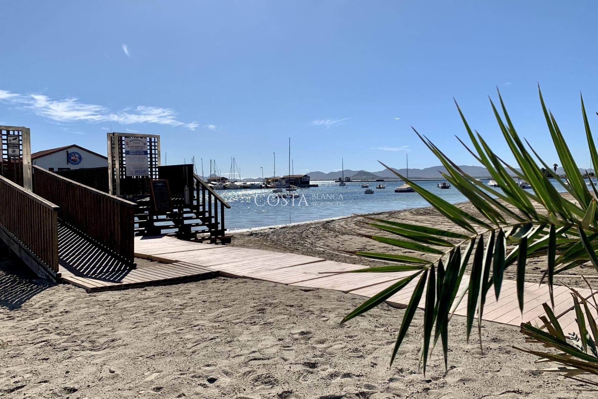 Nowy budynek - Willa -
Los Alcazares - Playa la Atascadera