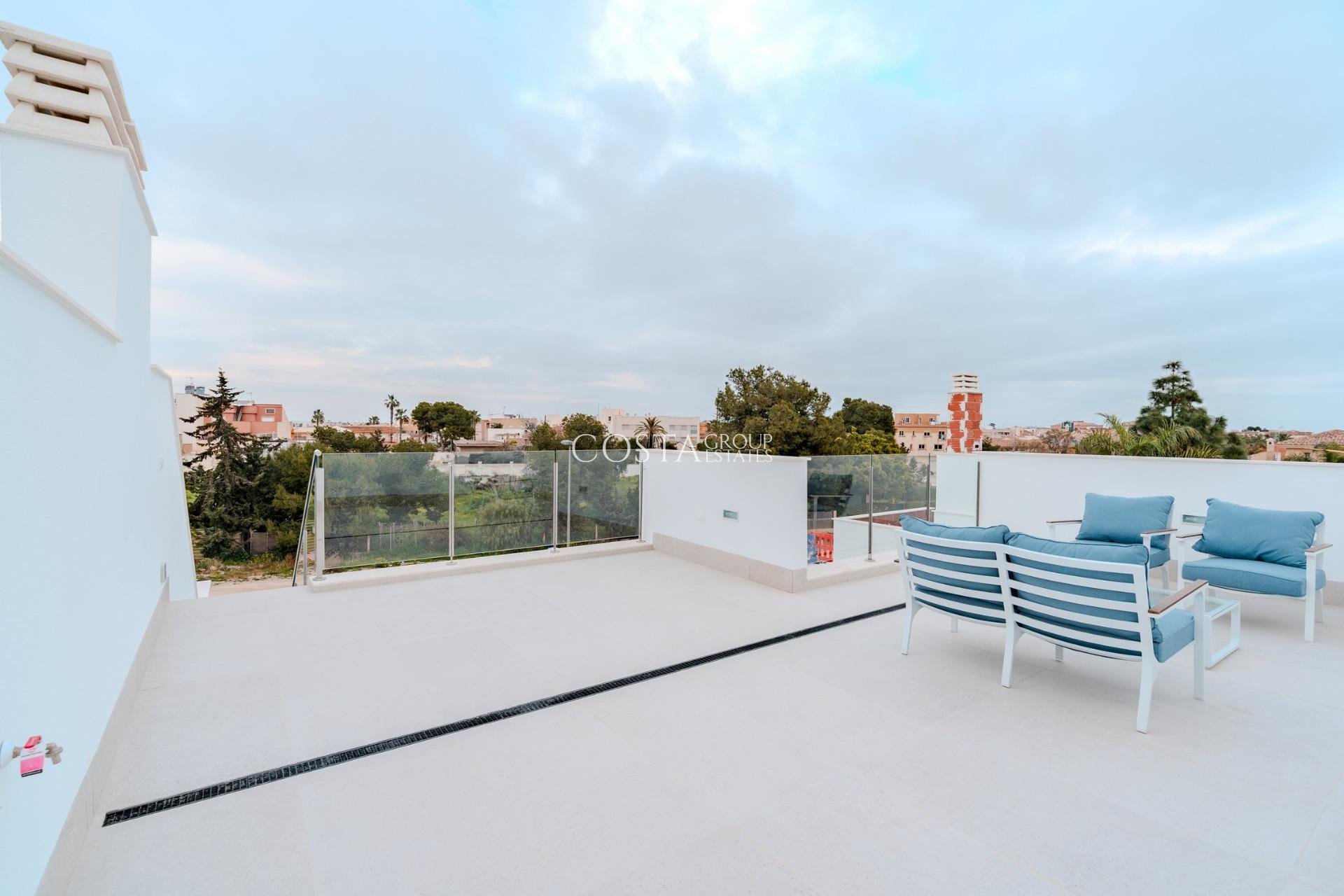 Nowy budynek - Willa -
Los Alcazares - Torre del Rame