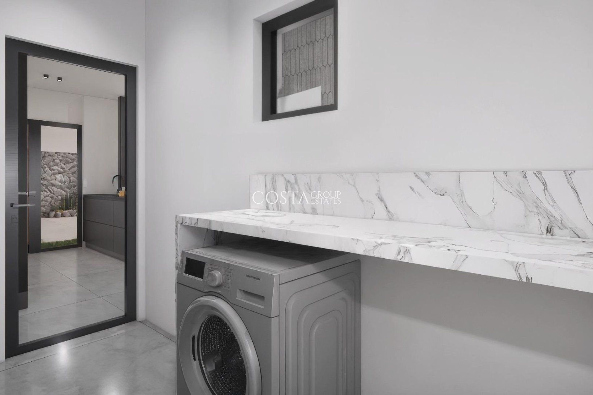 Nowy budynek - Willa -
Los Montesinos - La Herrada