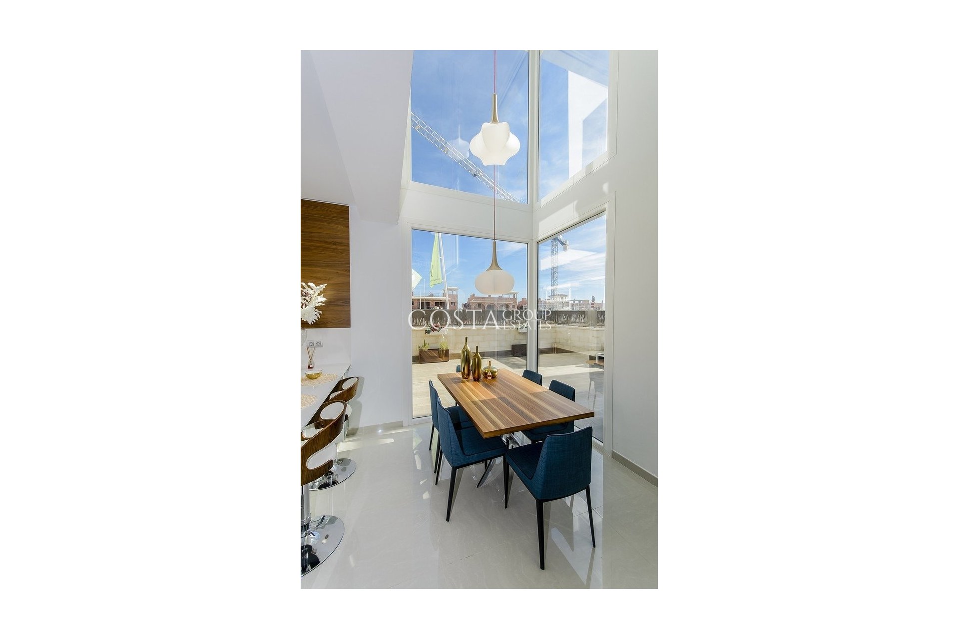 Nowy budynek - Willa -
Los Montesinos - La Herrada