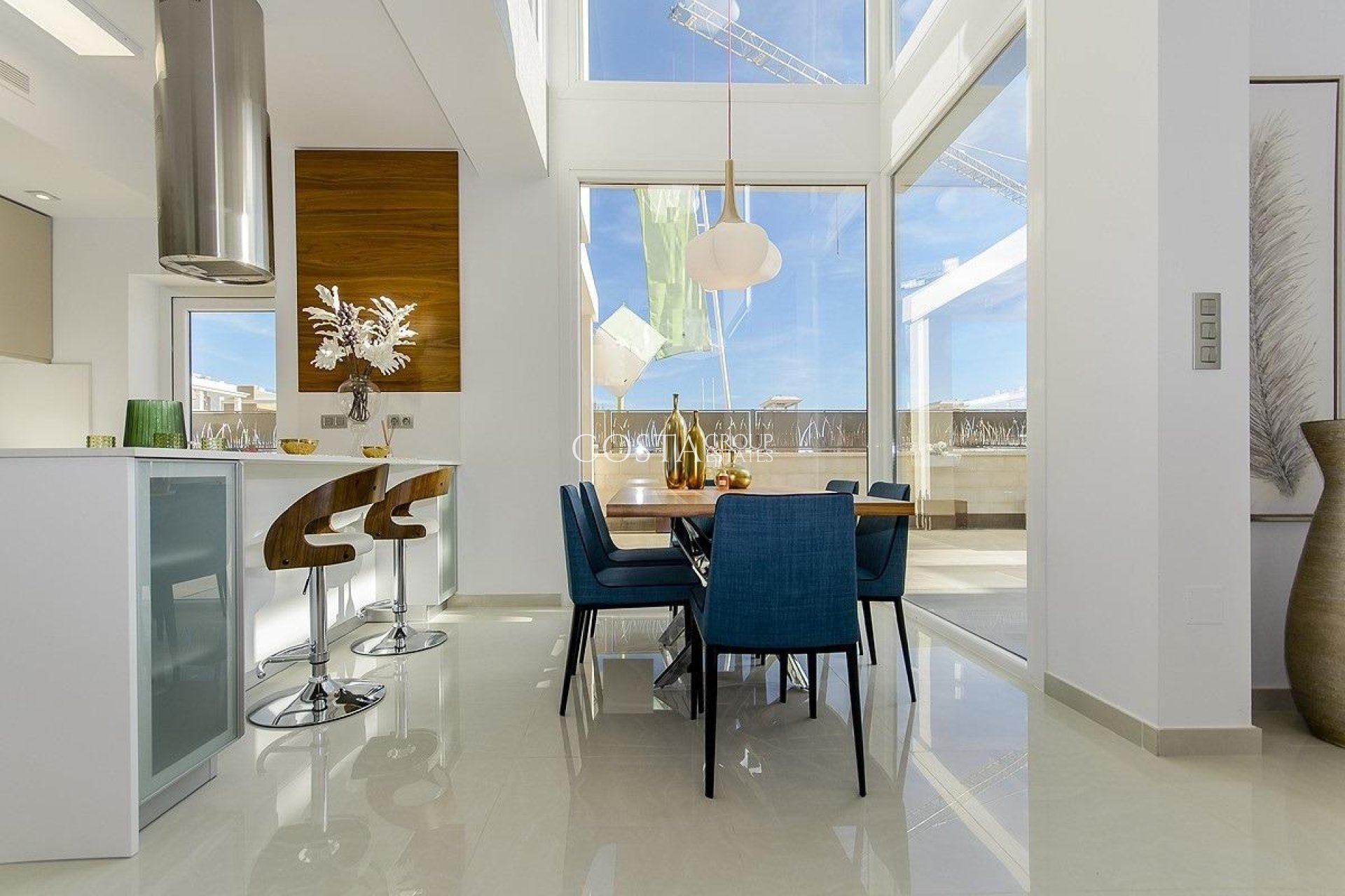 Nowy budynek - Willa -
Los Montesinos - La Herrada