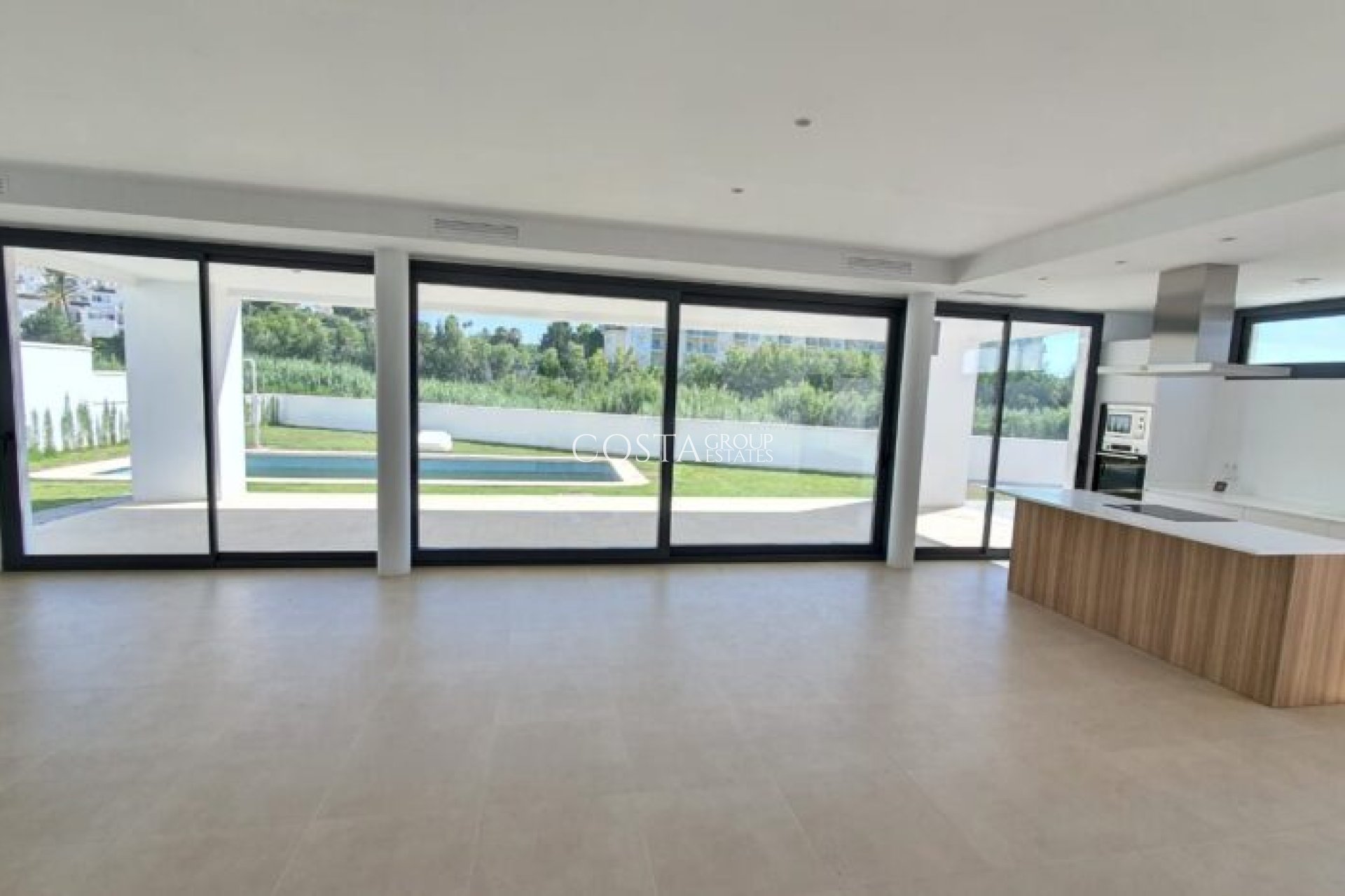 Nowy budynek - Willa -
Manilva