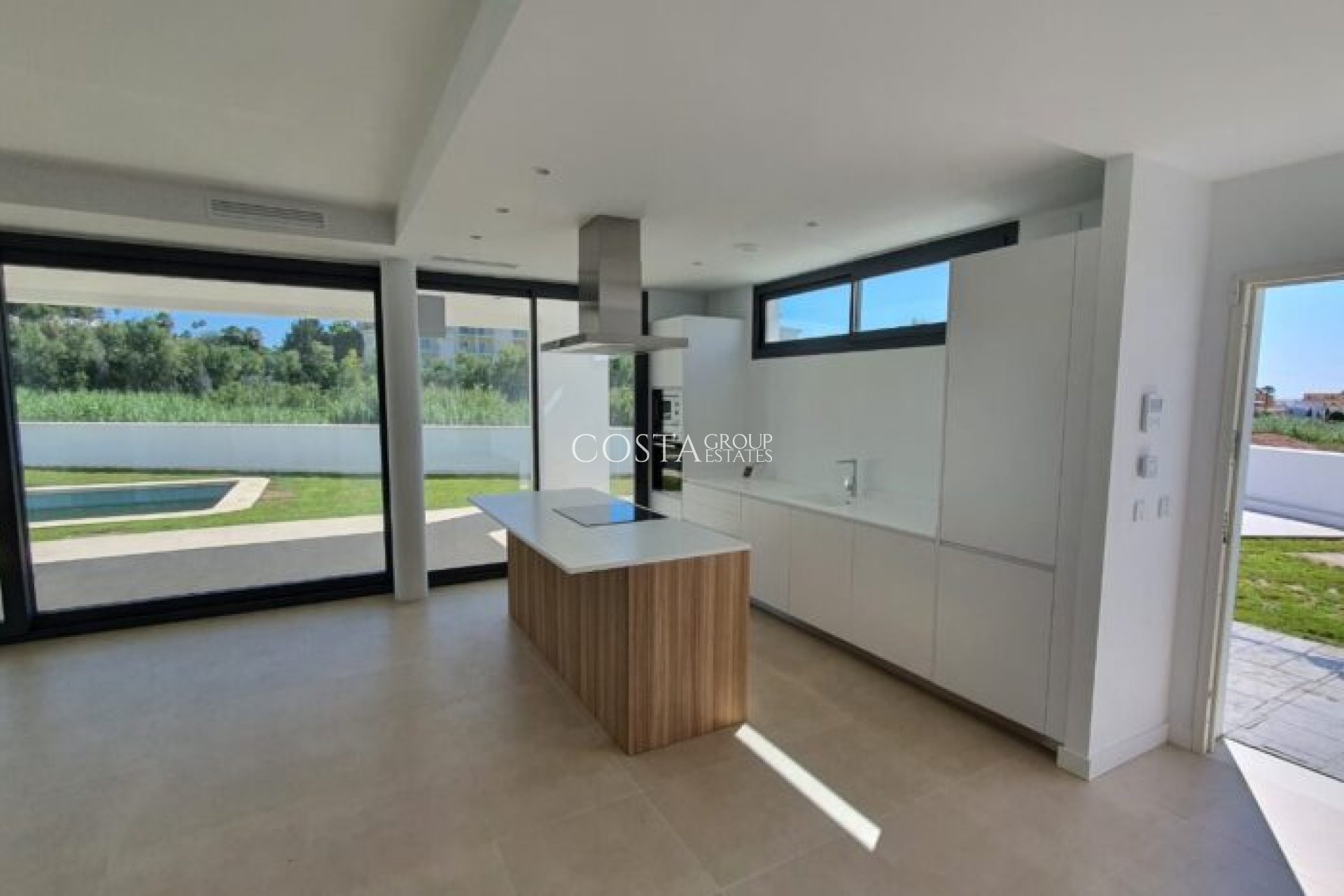 Nowy budynek - Willa -
Manilva