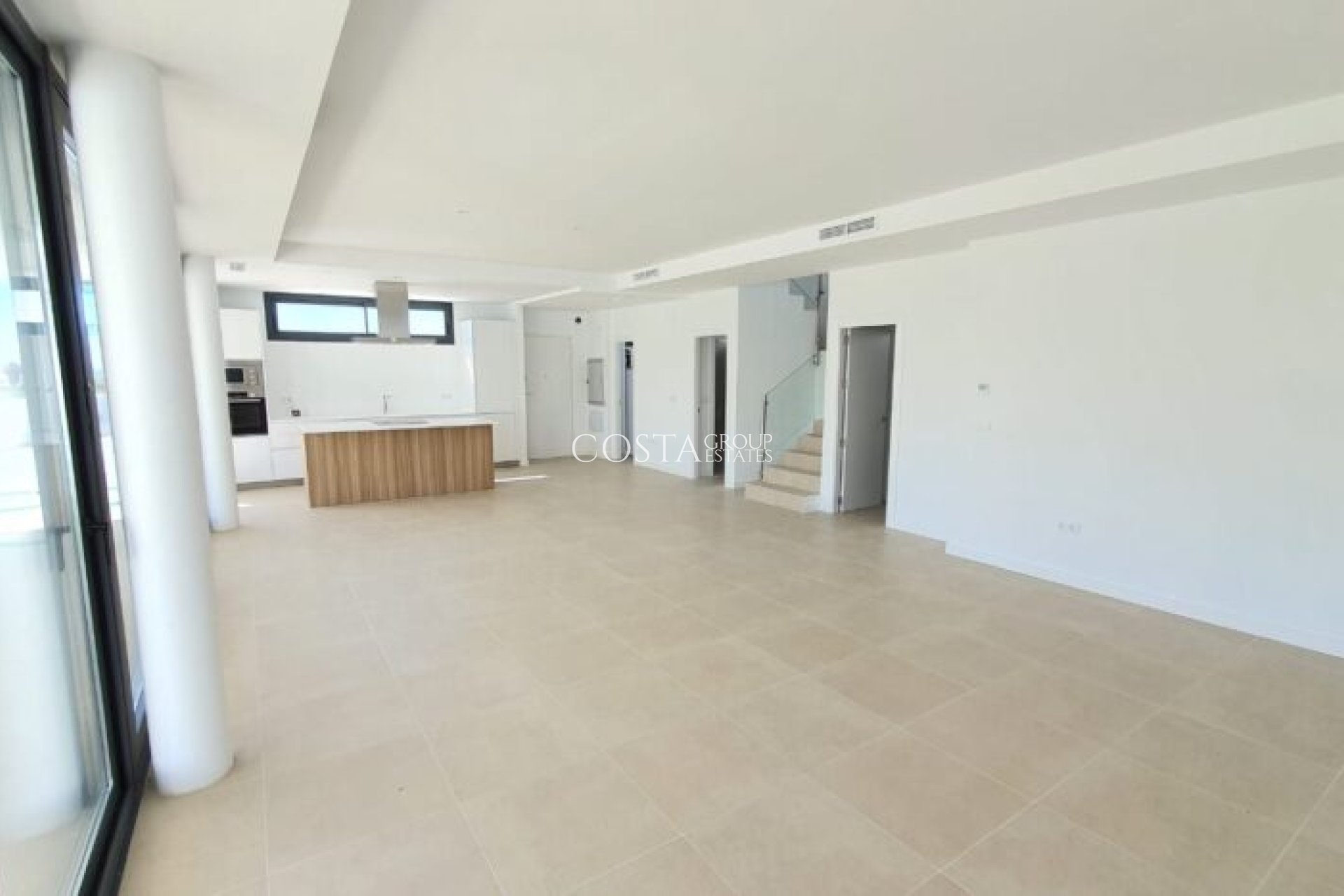 Nowy budynek - Willa -
Manilva