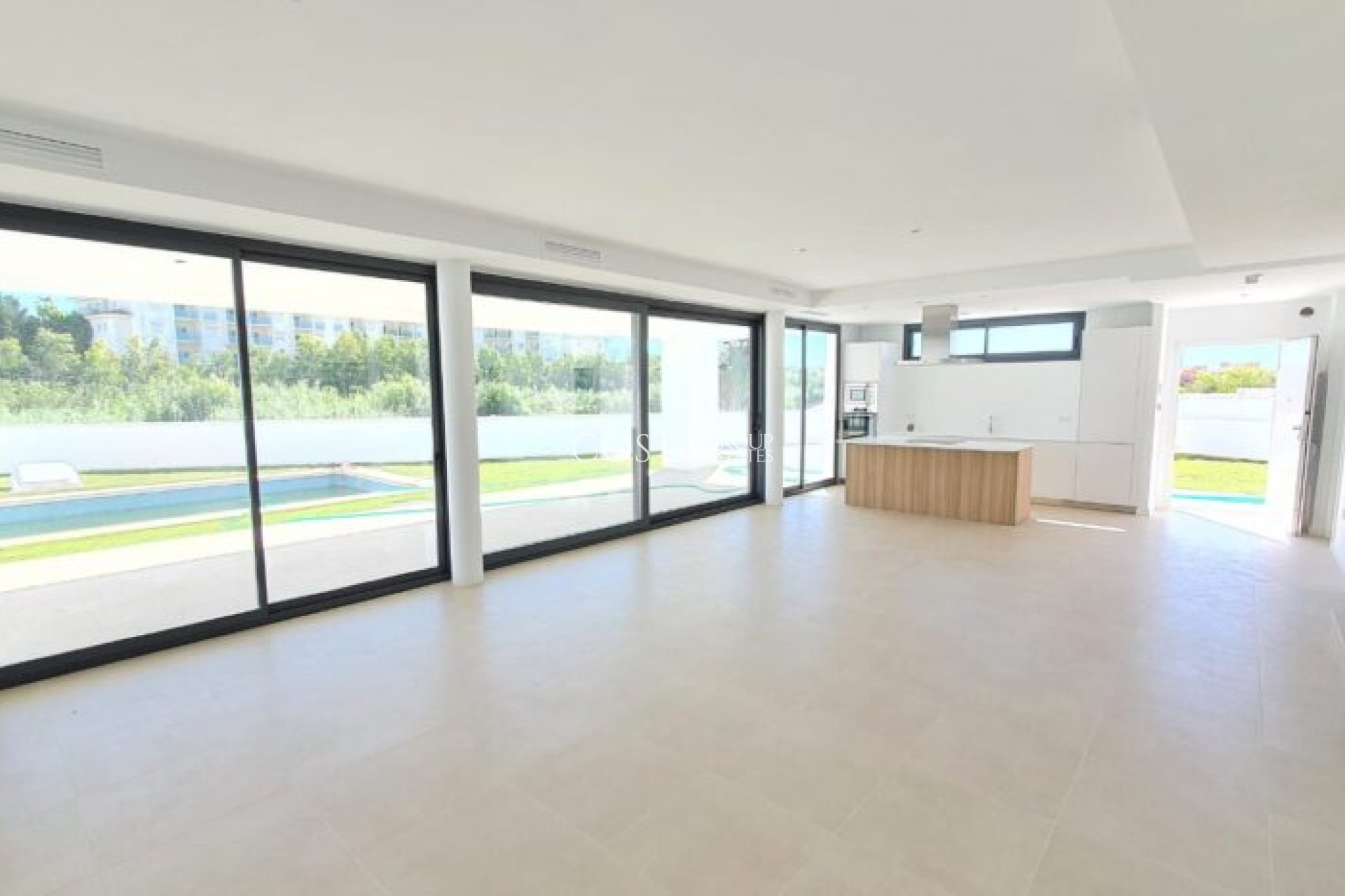 Nowy budynek - Willa -
Manilva