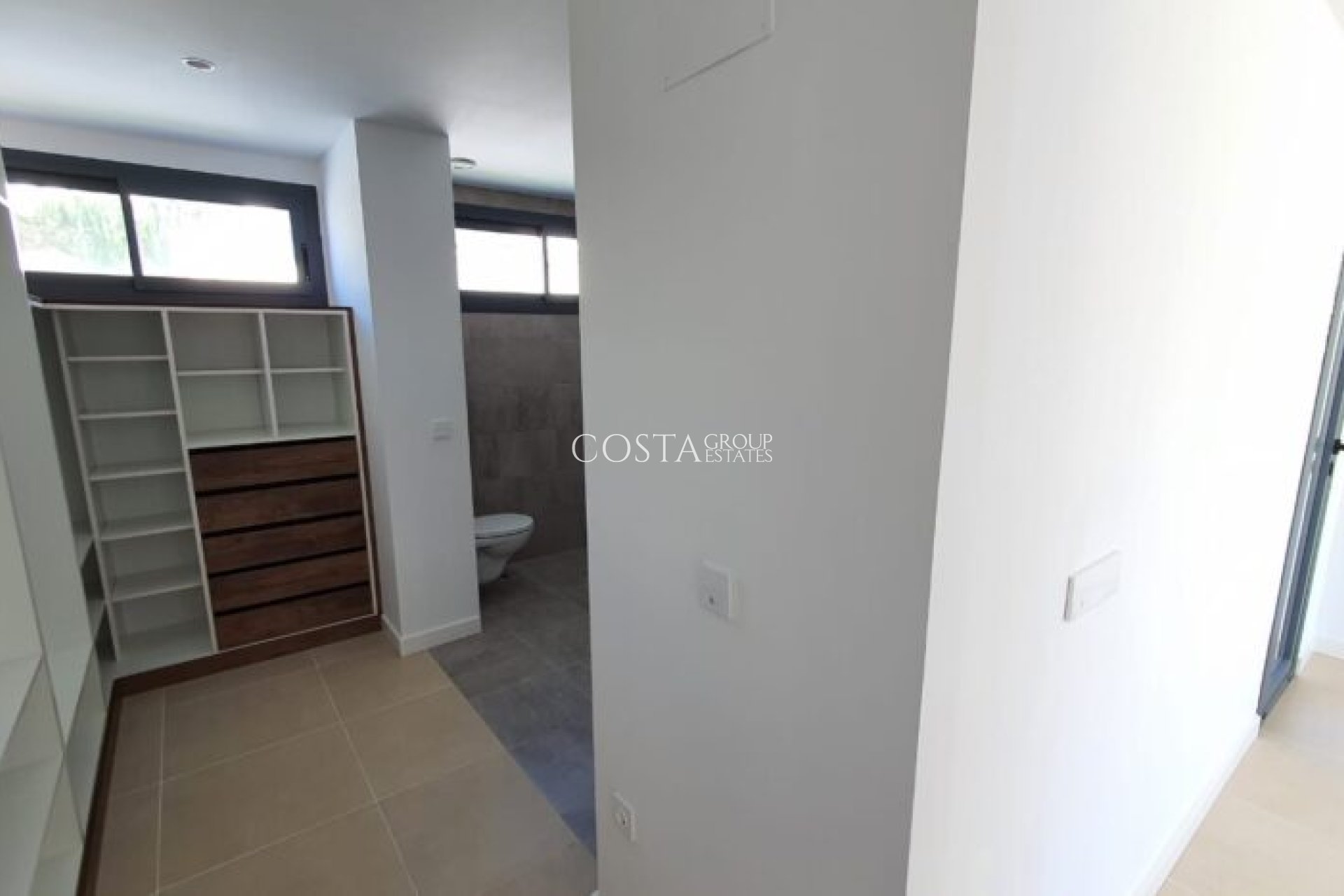 Nowy budynek - Willa -
Manilva