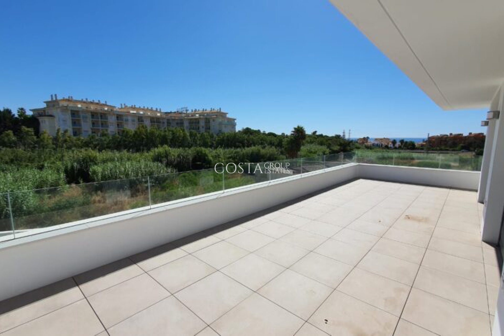 Nowy budynek - Willa -
Manilva