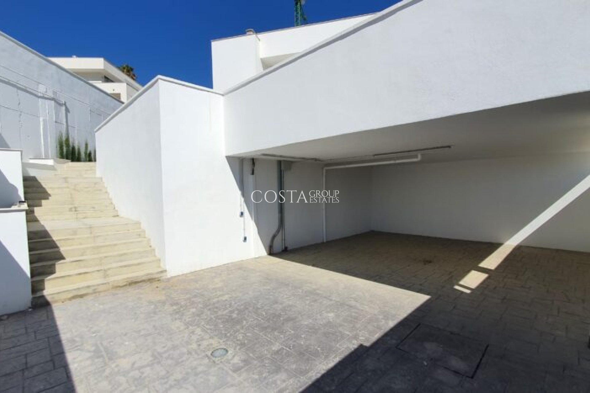 Nowy budynek - Willa -
Manilva