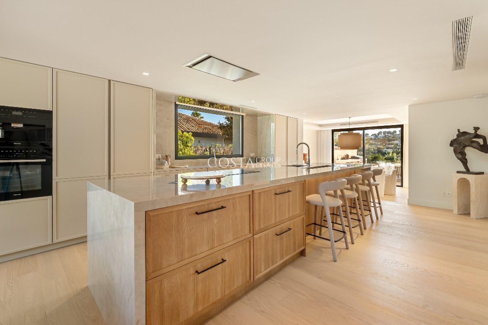 Nowy budynek - Willa -
Marbella