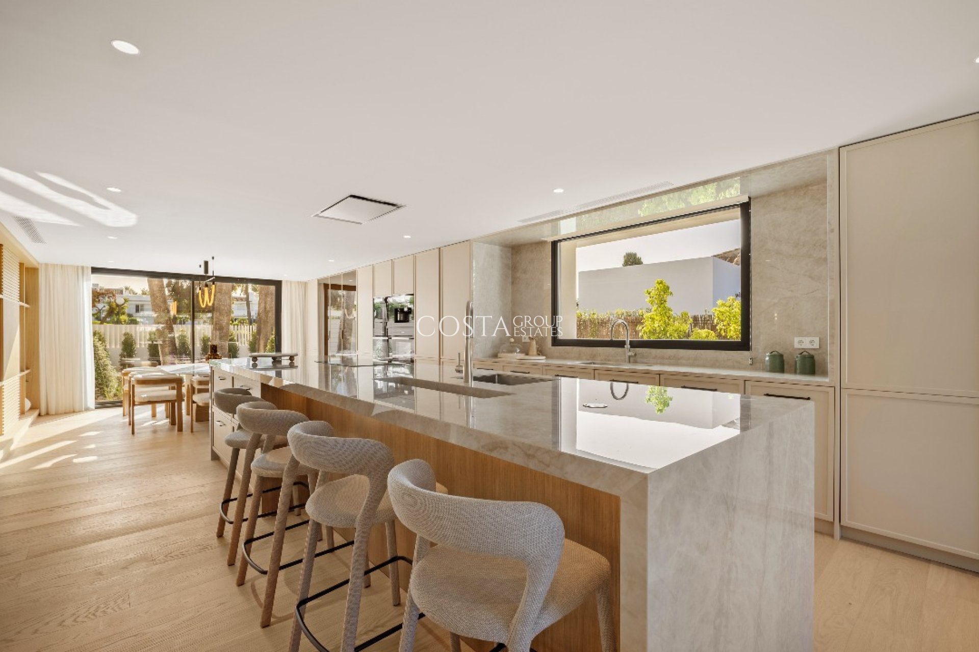 Nowy budynek - Willa -
Marbella