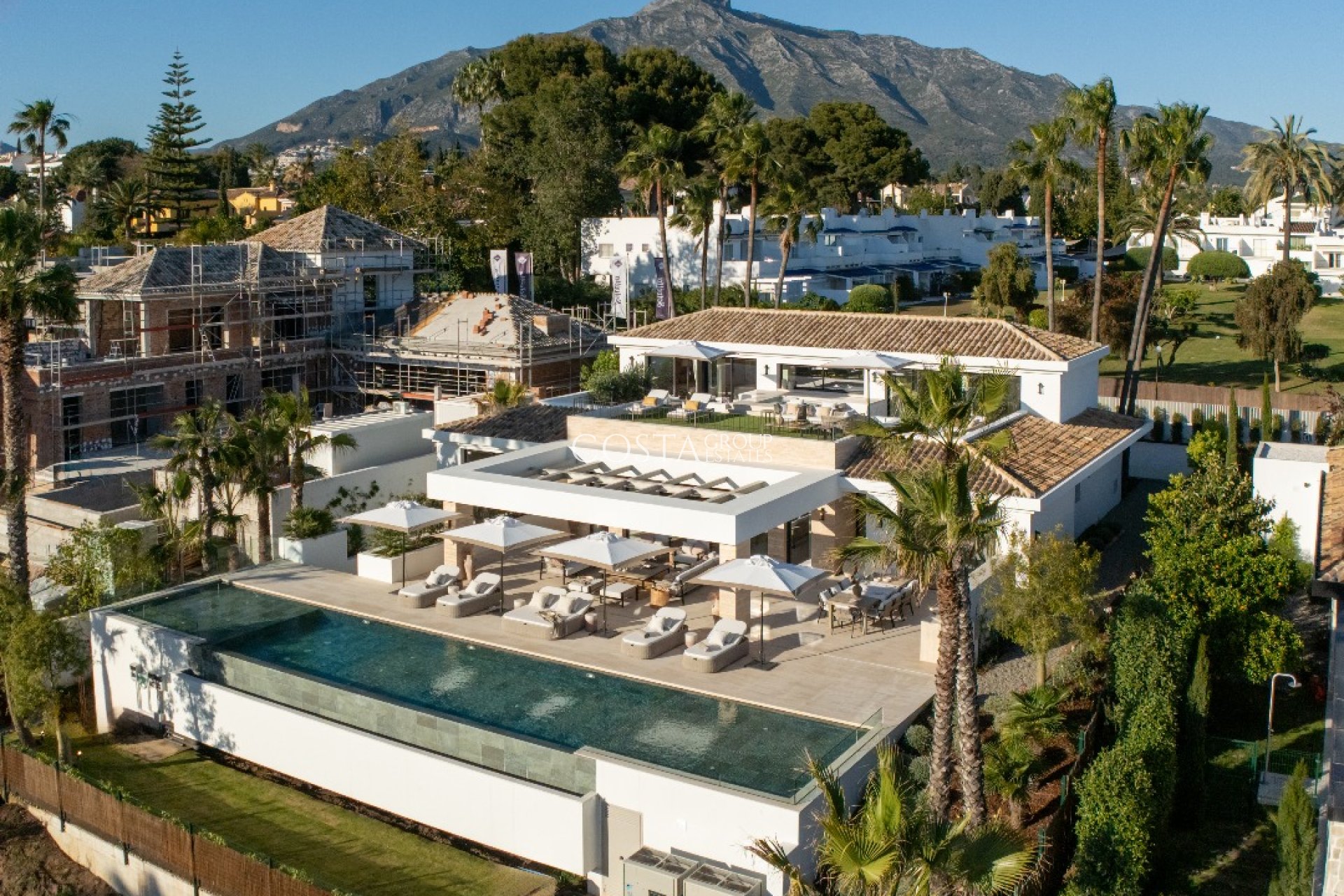 Nowy budynek - Willa -
Marbella