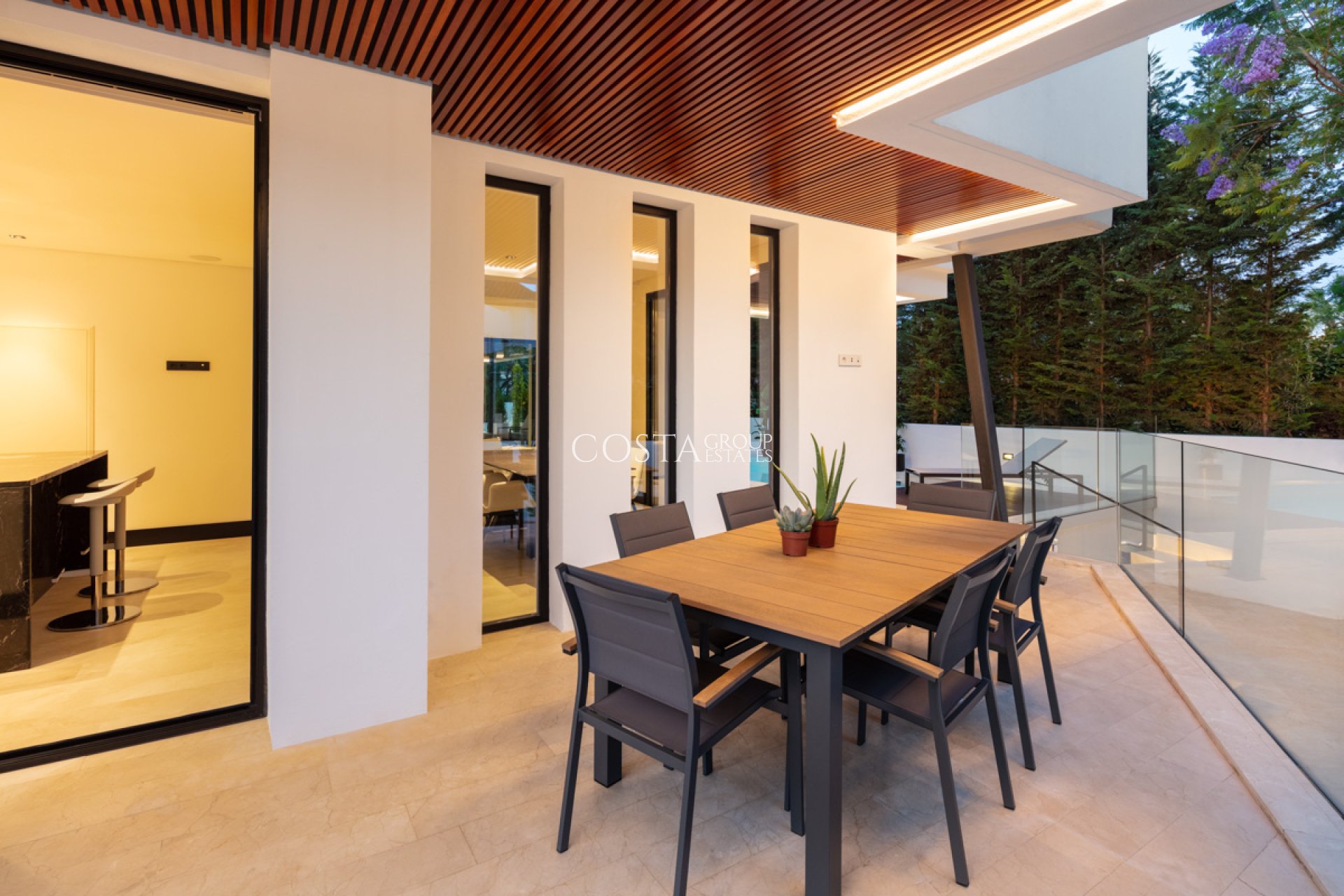 Nowy budynek - Willa -
Marbella