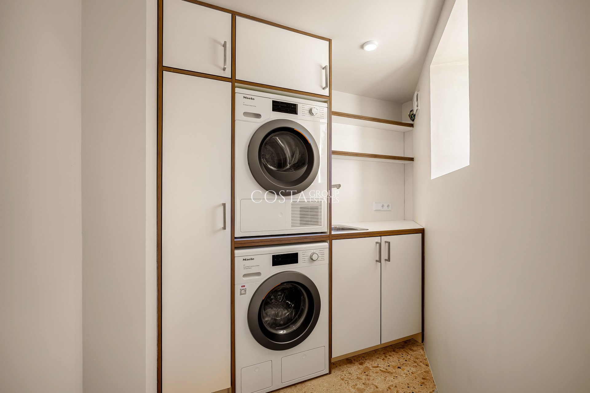 Nowy budynek - Willa -
Marbella