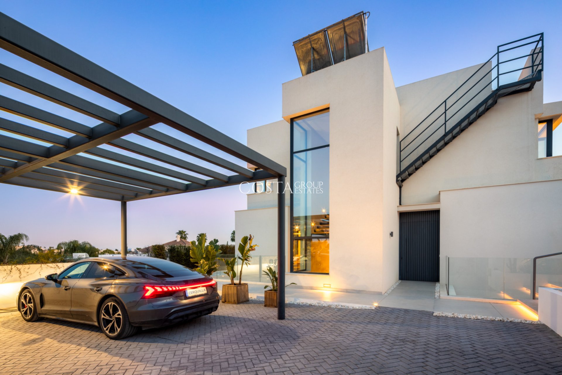 Nowy budynek - Willa -
Marbella