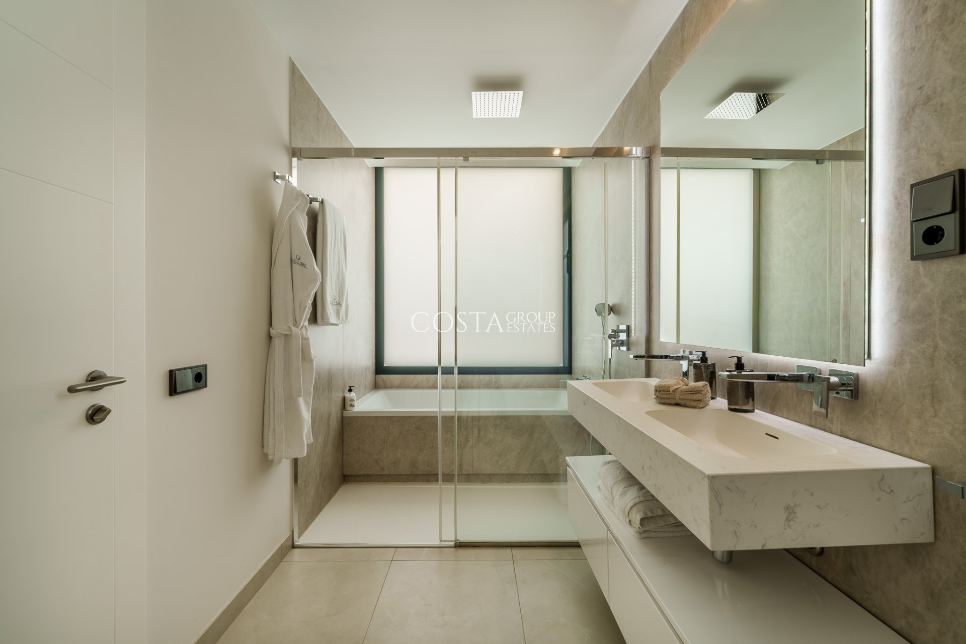 Nowy budynek - Willa -
Marbella