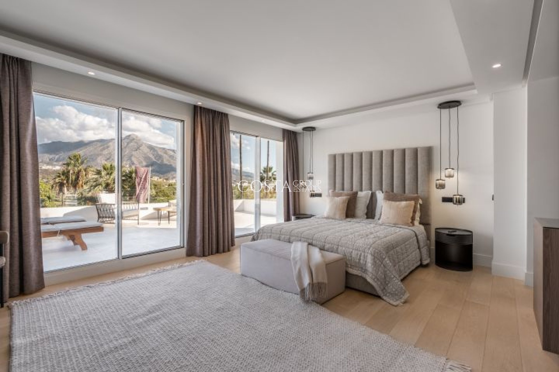 Nowy budynek - Willa -
Marbella