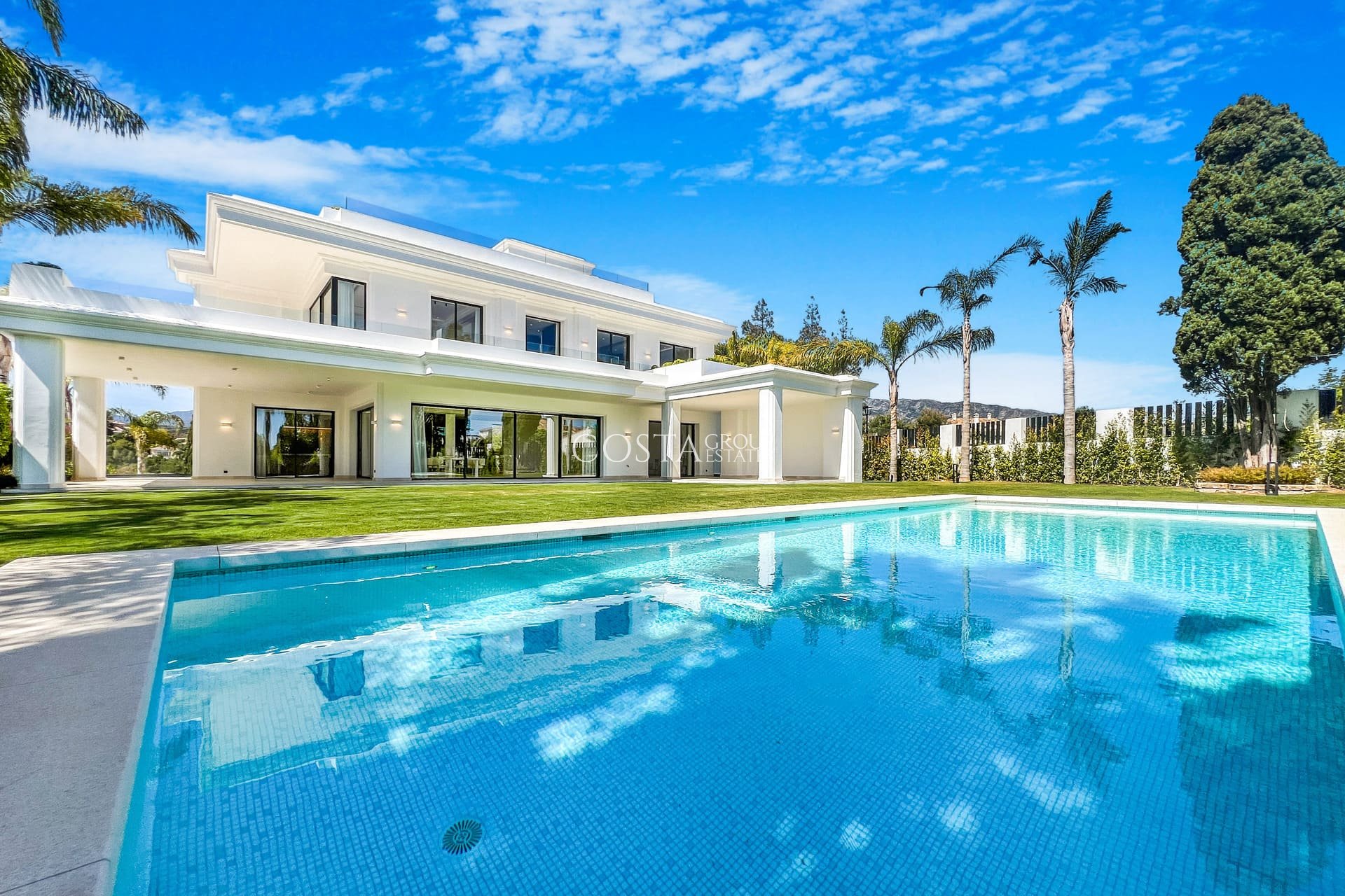 Nowy budynek - Willa -
Marbella