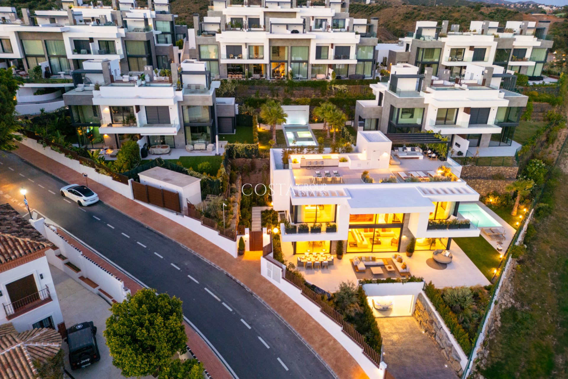Nowy budynek - Willa -
Marbella