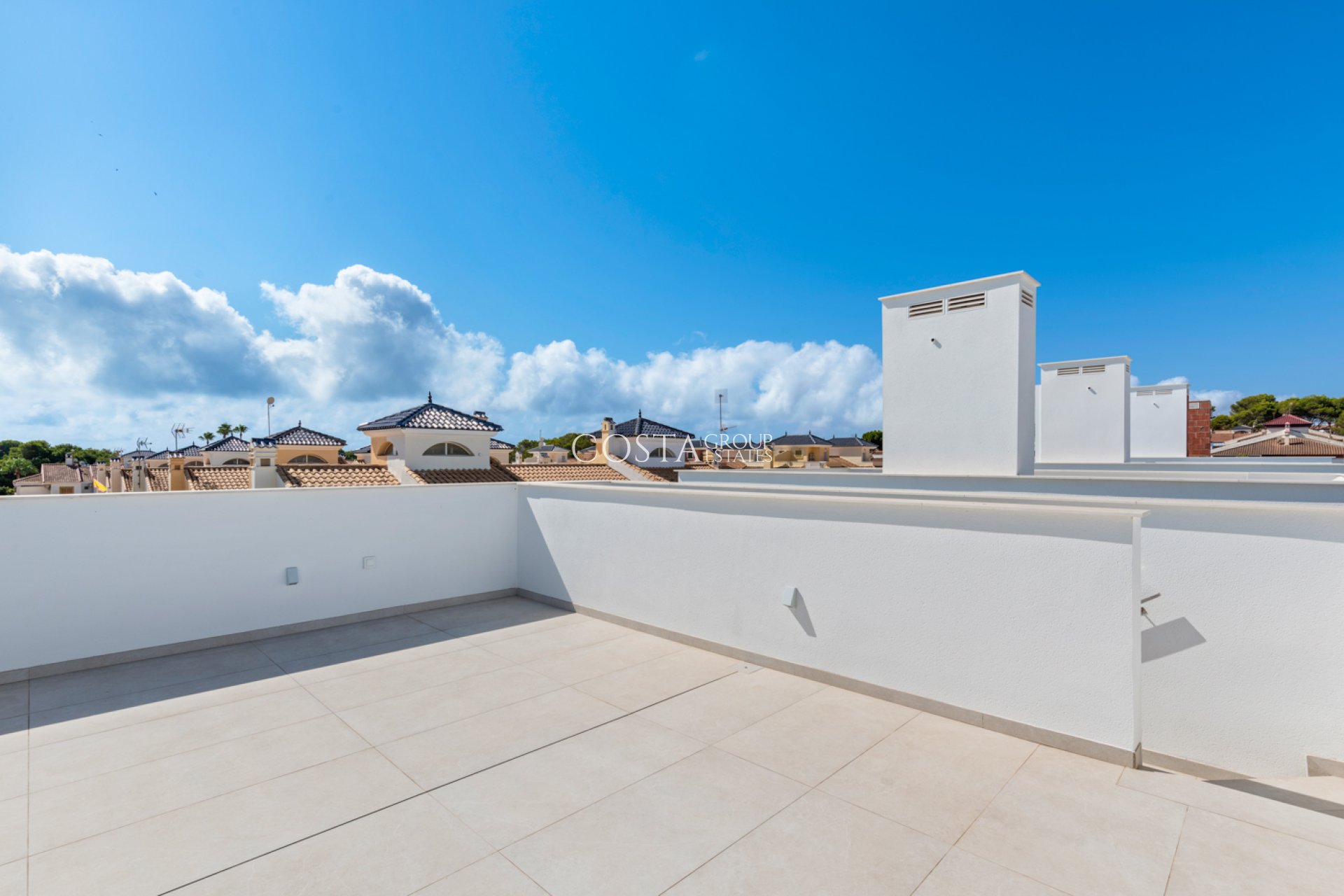 Nowy budynek - Willa -
Mil Palmeras