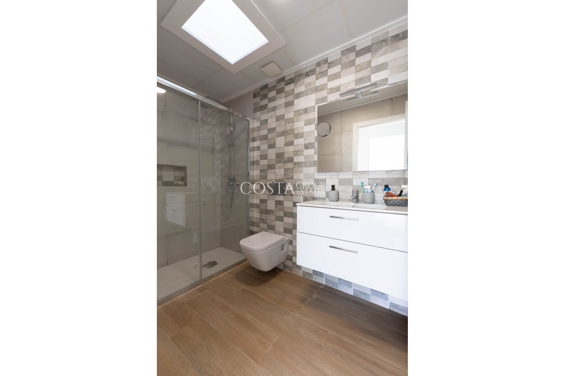 Nowy budynek - Willa -
Murcia