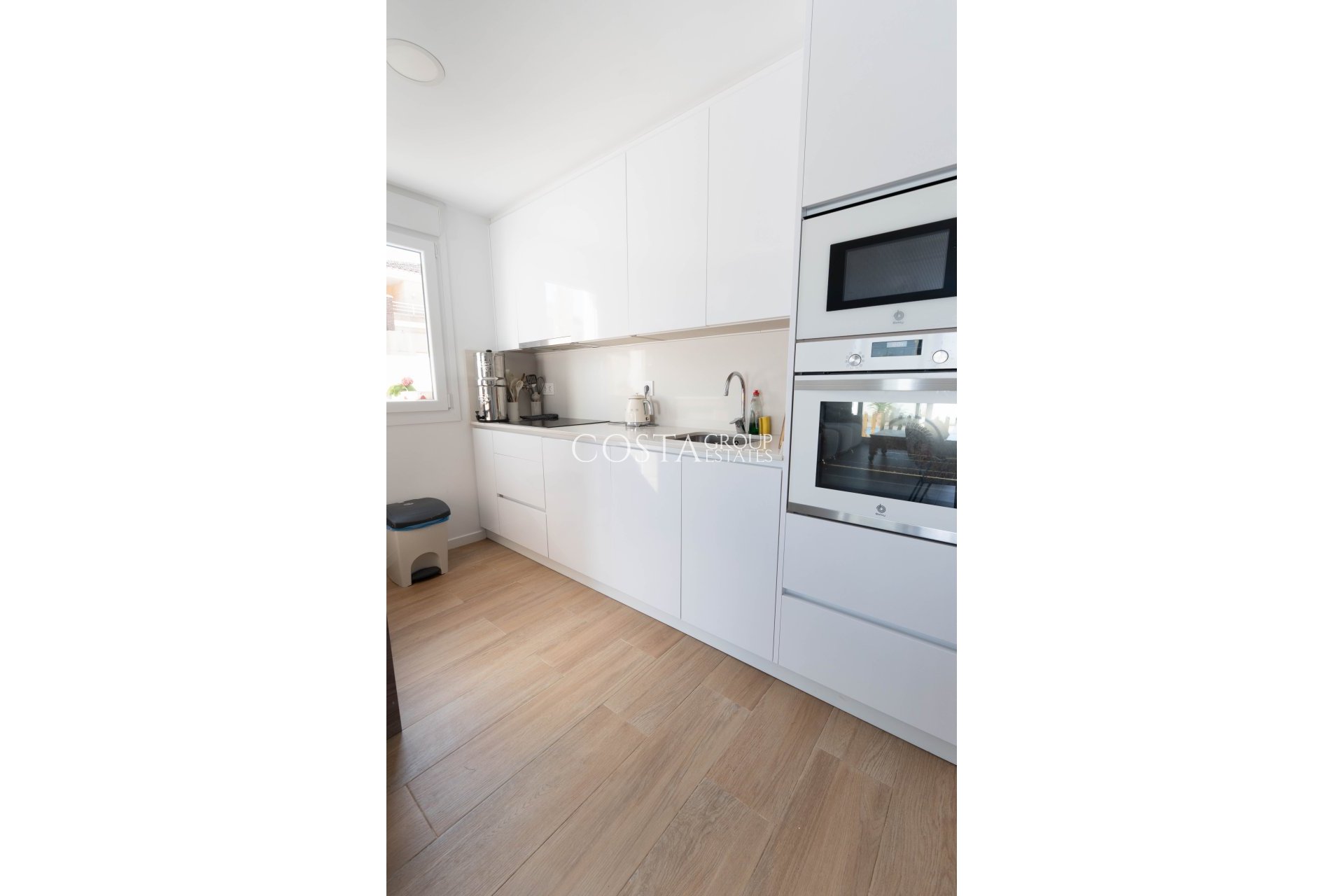 Nowy budynek - Willa -
Murcia