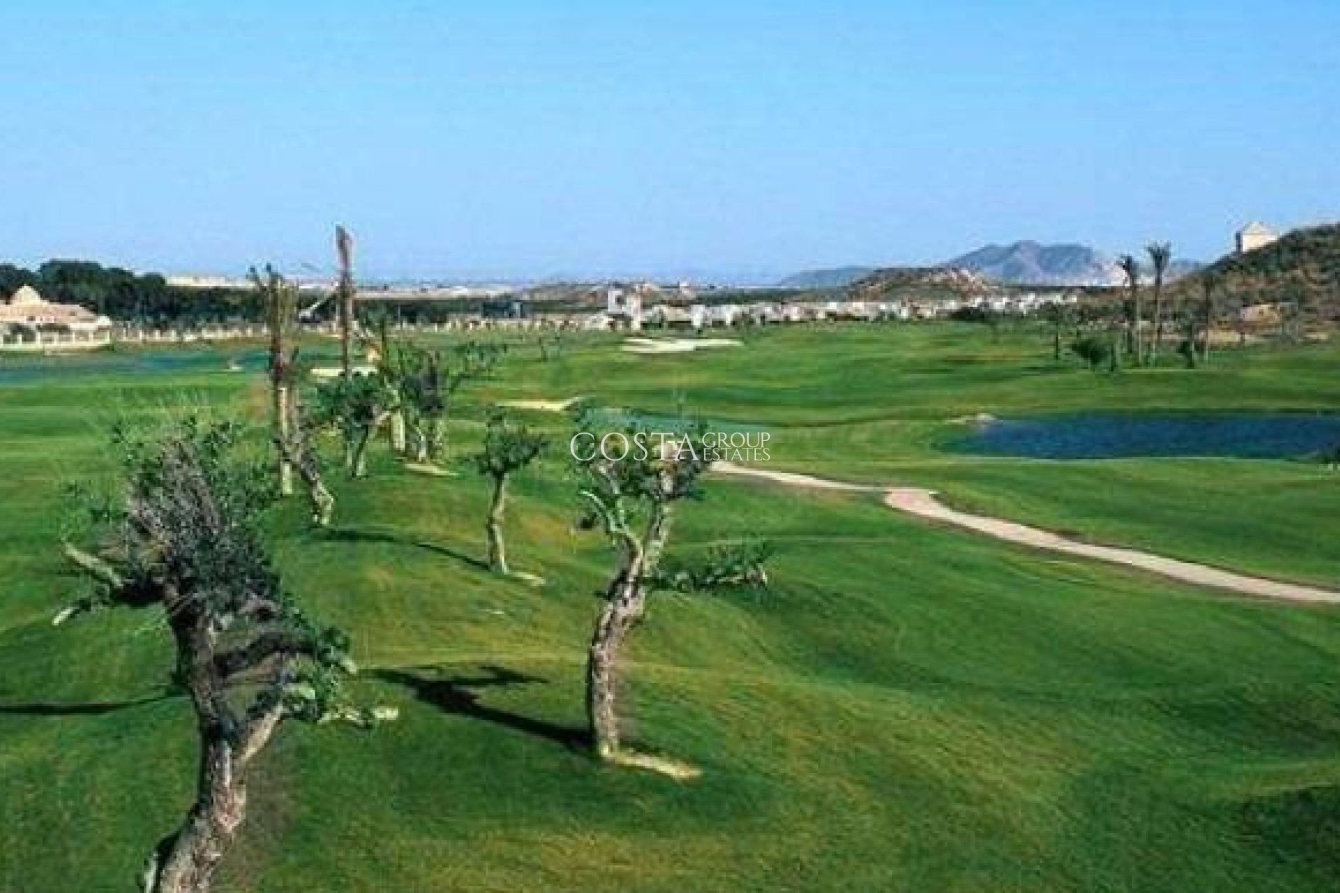 Nowy budynek - Willa -
Peraleja Golf