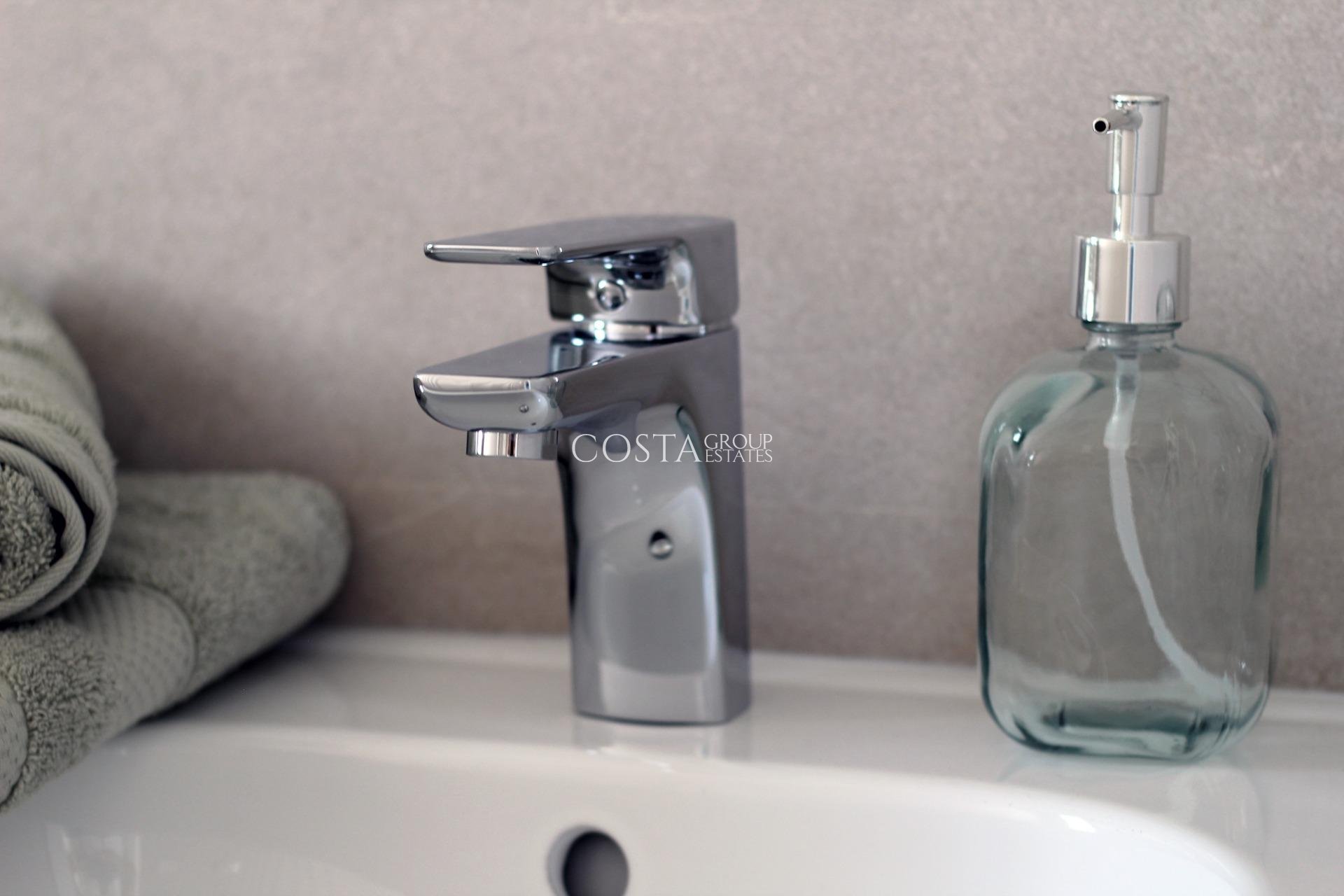 Nowy budynek - Willa -
Pilar de la Horadada - parque Andromeda