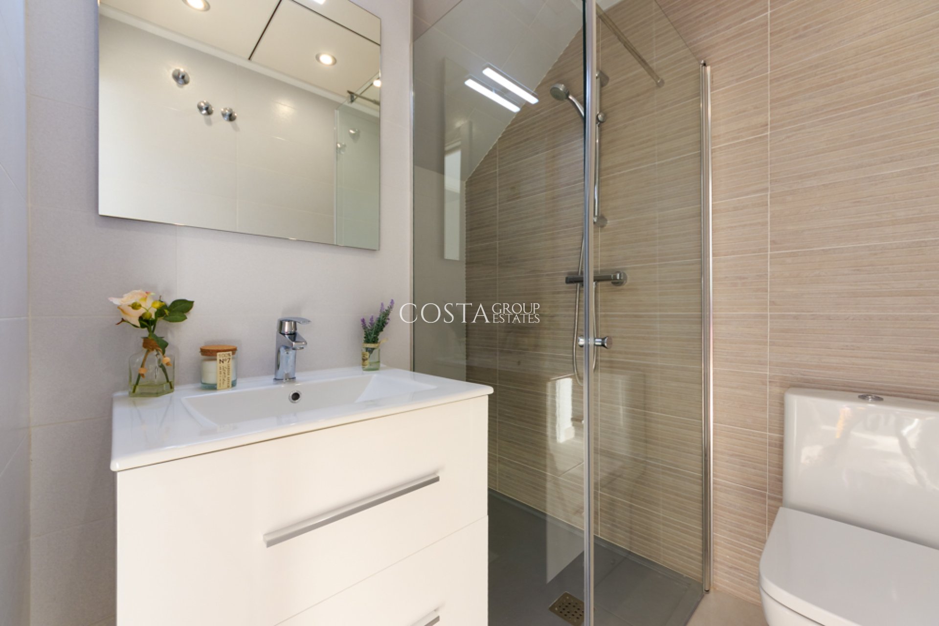 Nowy budynek - Willa -
Pilar de la Horadada - Pilar De La Horadada