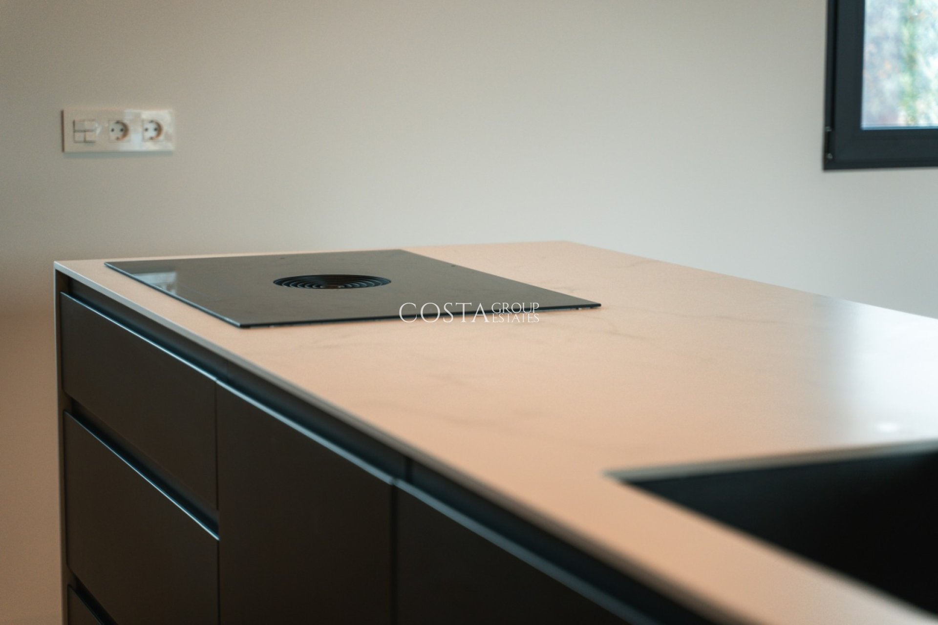 Nowy budynek - Willa -
Pinoso