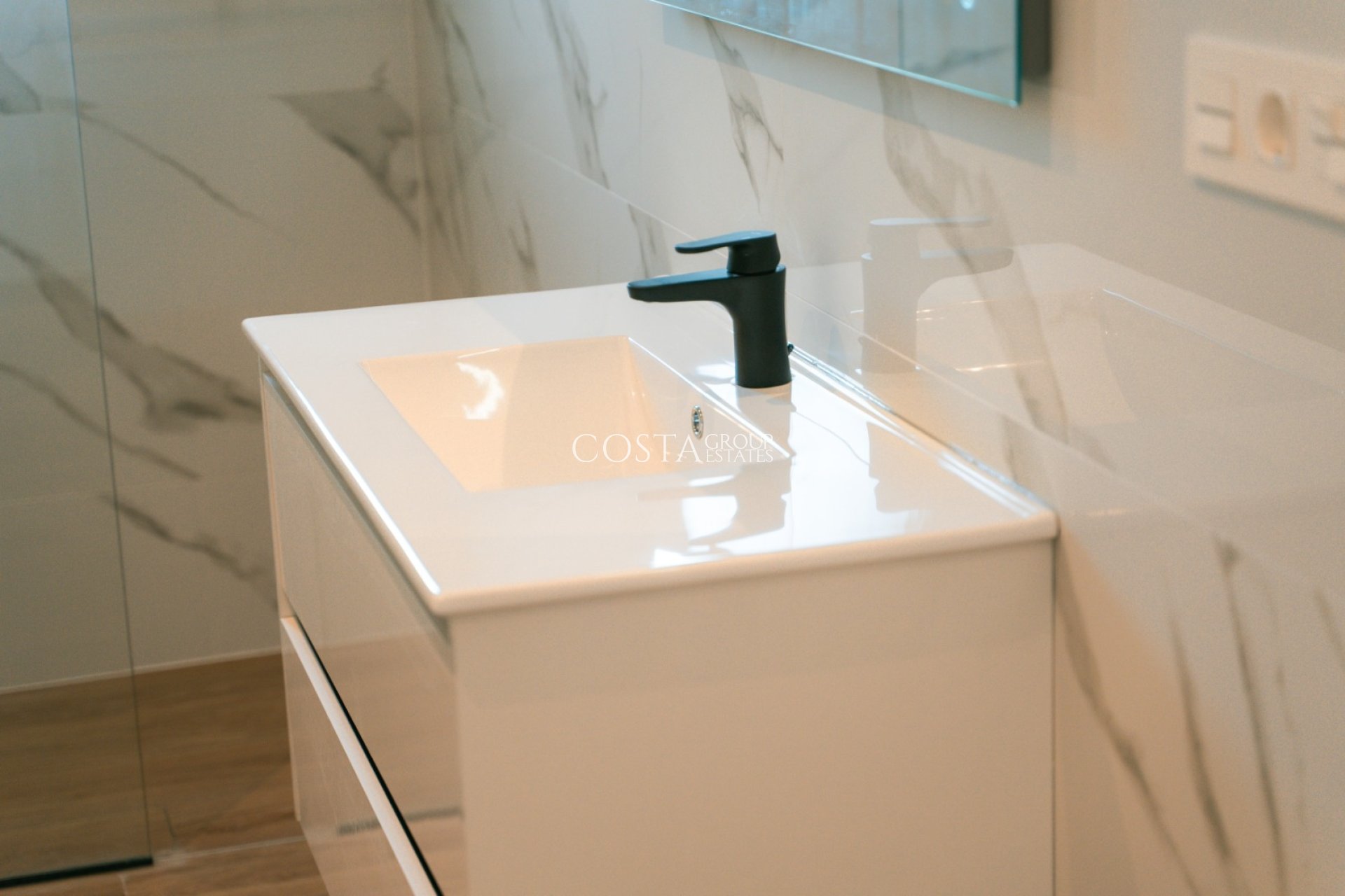 Nowy budynek - Willa -
Pinoso