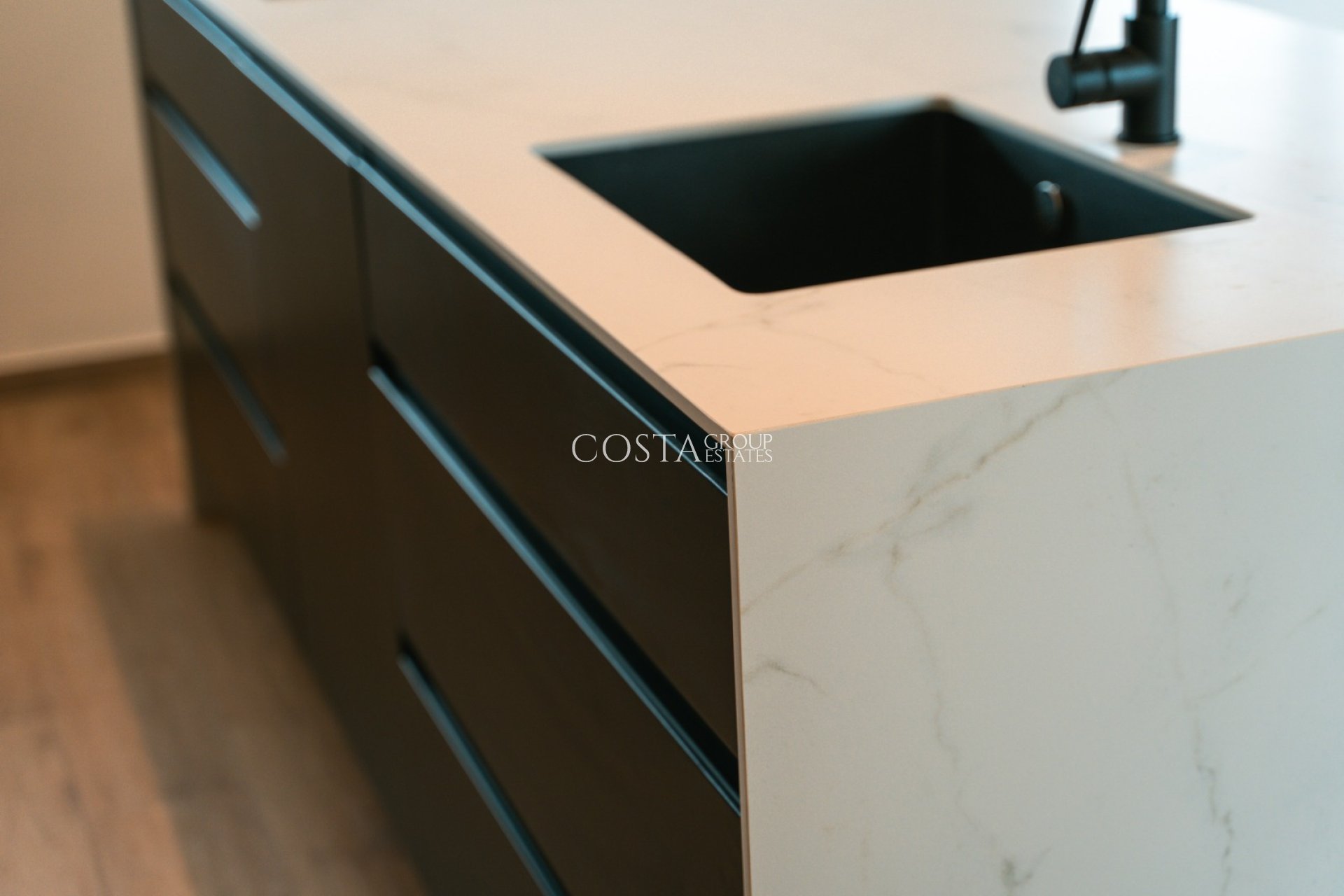 Nowy budynek - Willa -
Pinoso