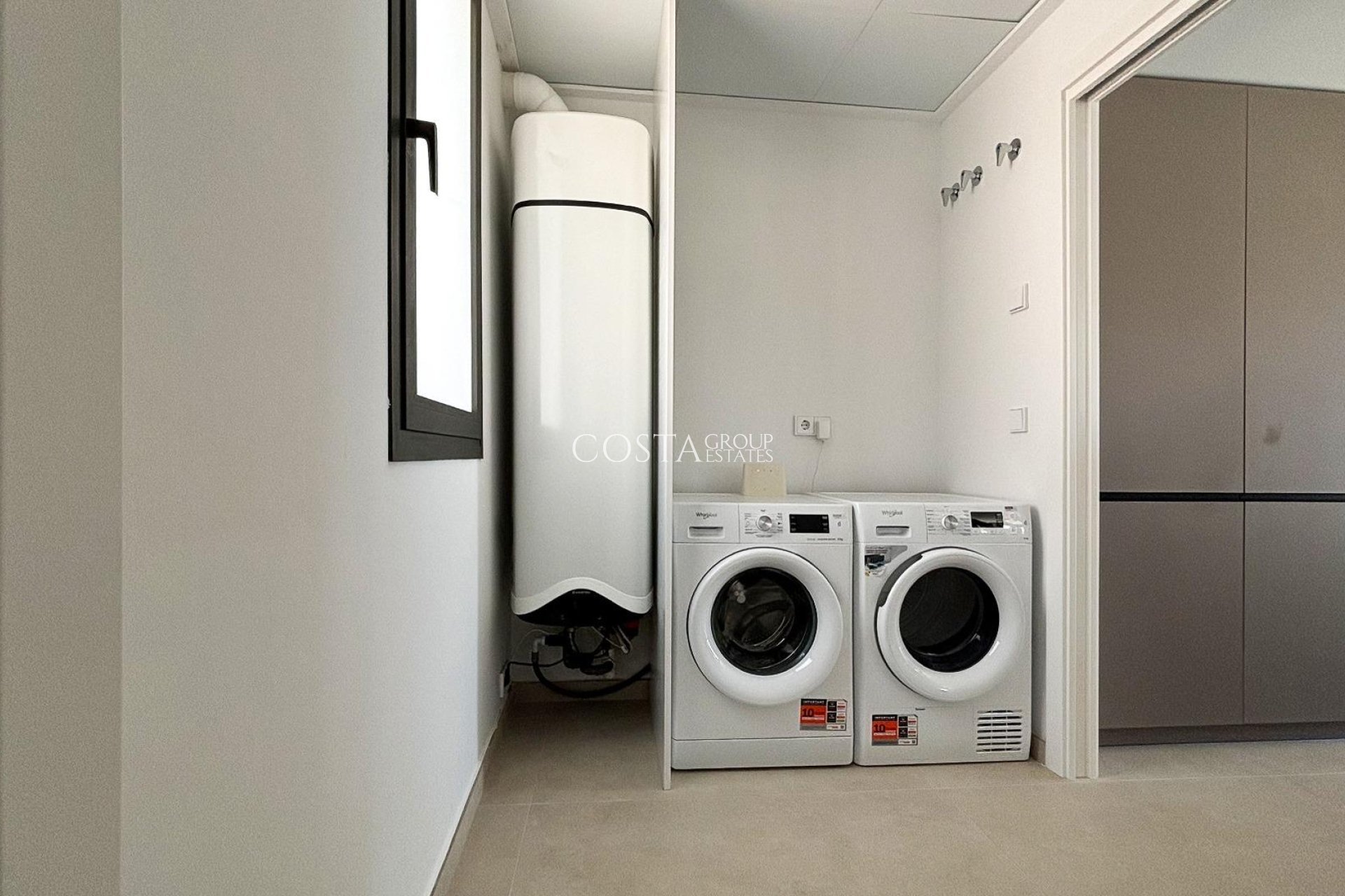 Nowy budynek - Willa -
Polop - PAU 1