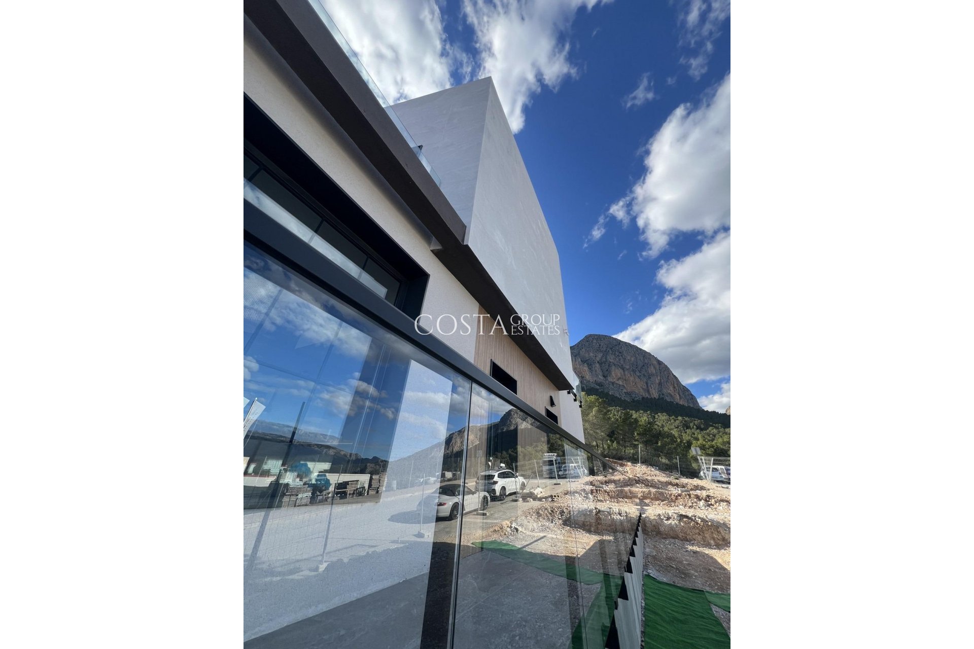 Nowy budynek - Willa -
Polop - PAU1