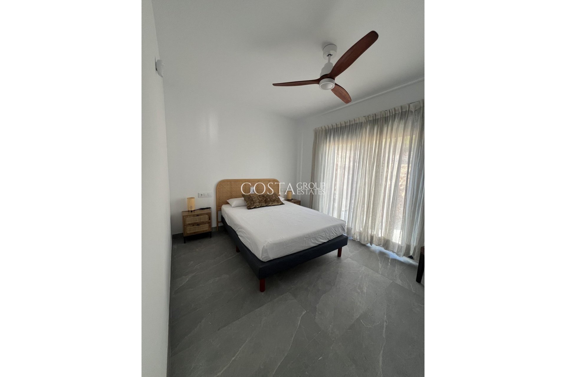 Nowy budynek - Willa -
Polop - PAU1