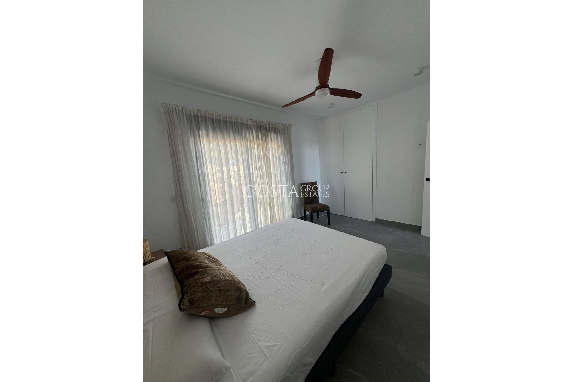 Nowy budynek - Willa -
Polop - PAU1