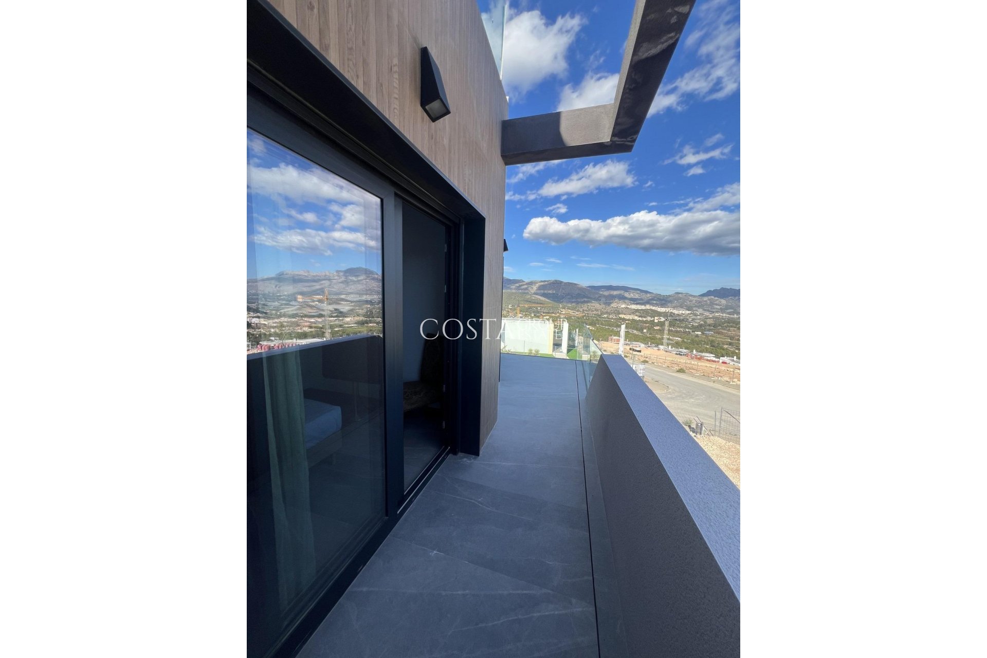 Nowy budynek - Willa -
Polop - PAU1