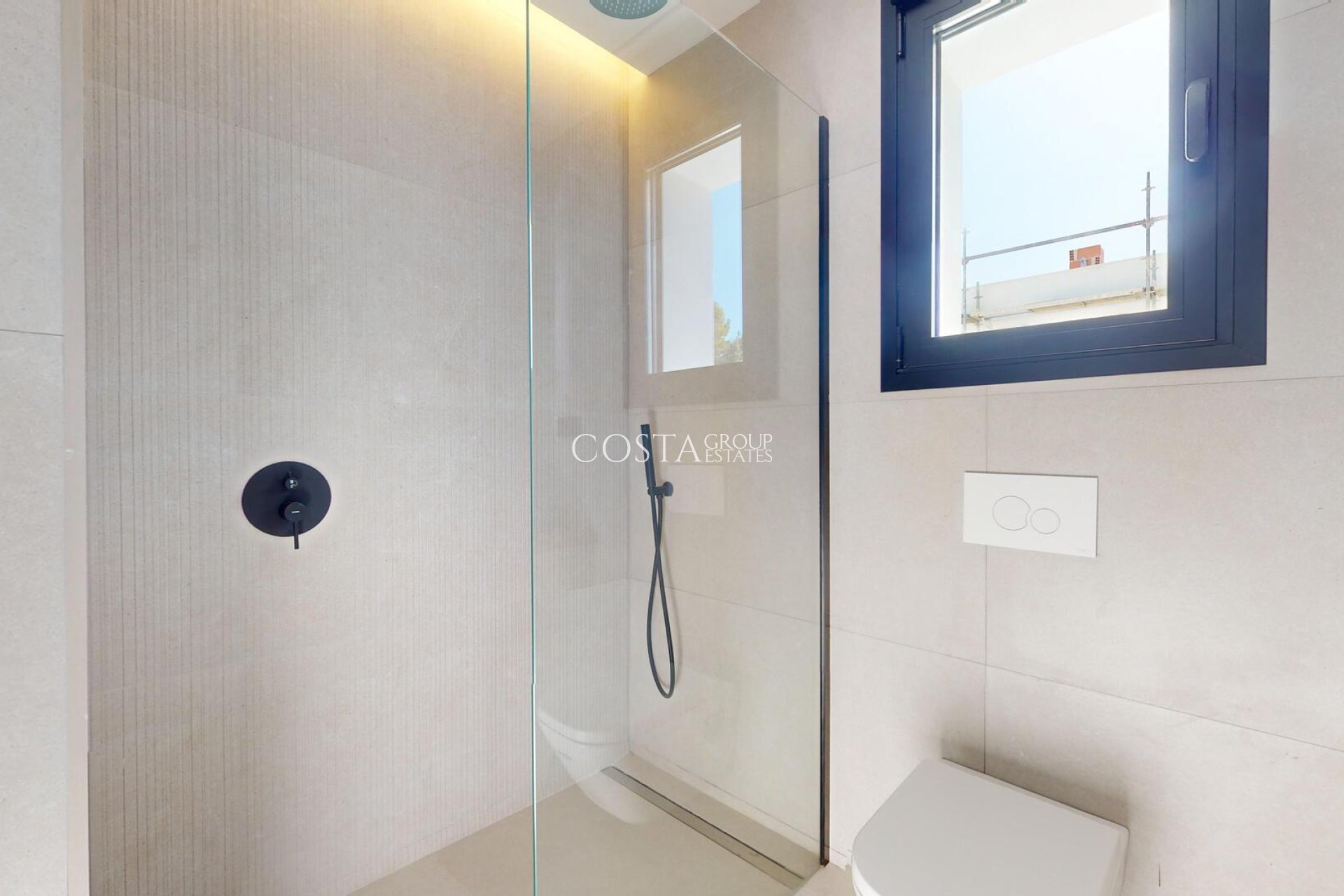 Nowy budynek - Willa -
Polop